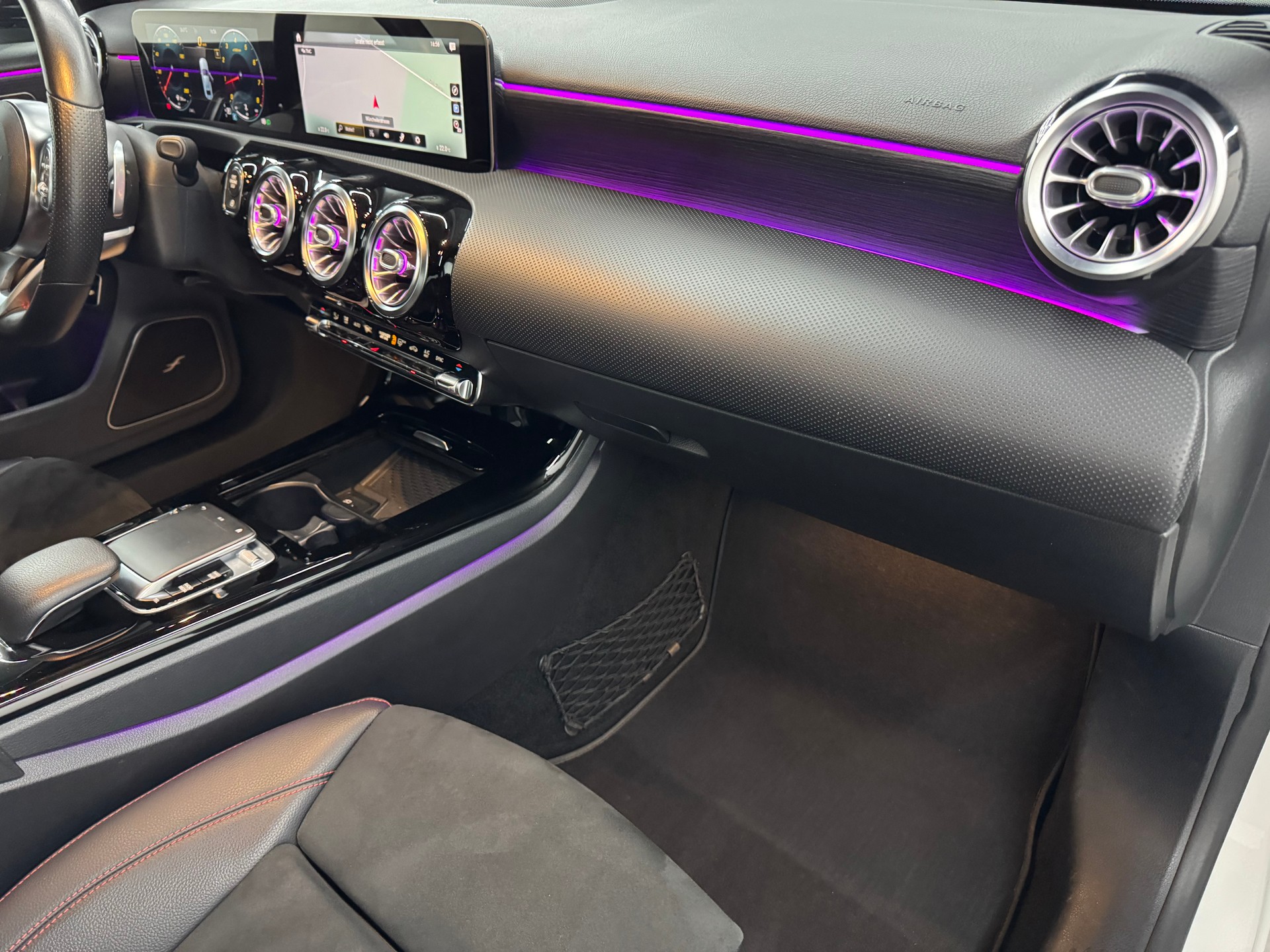 MERCEDES-BENZ A 200 AMG Line 7G-DCT-image-12
