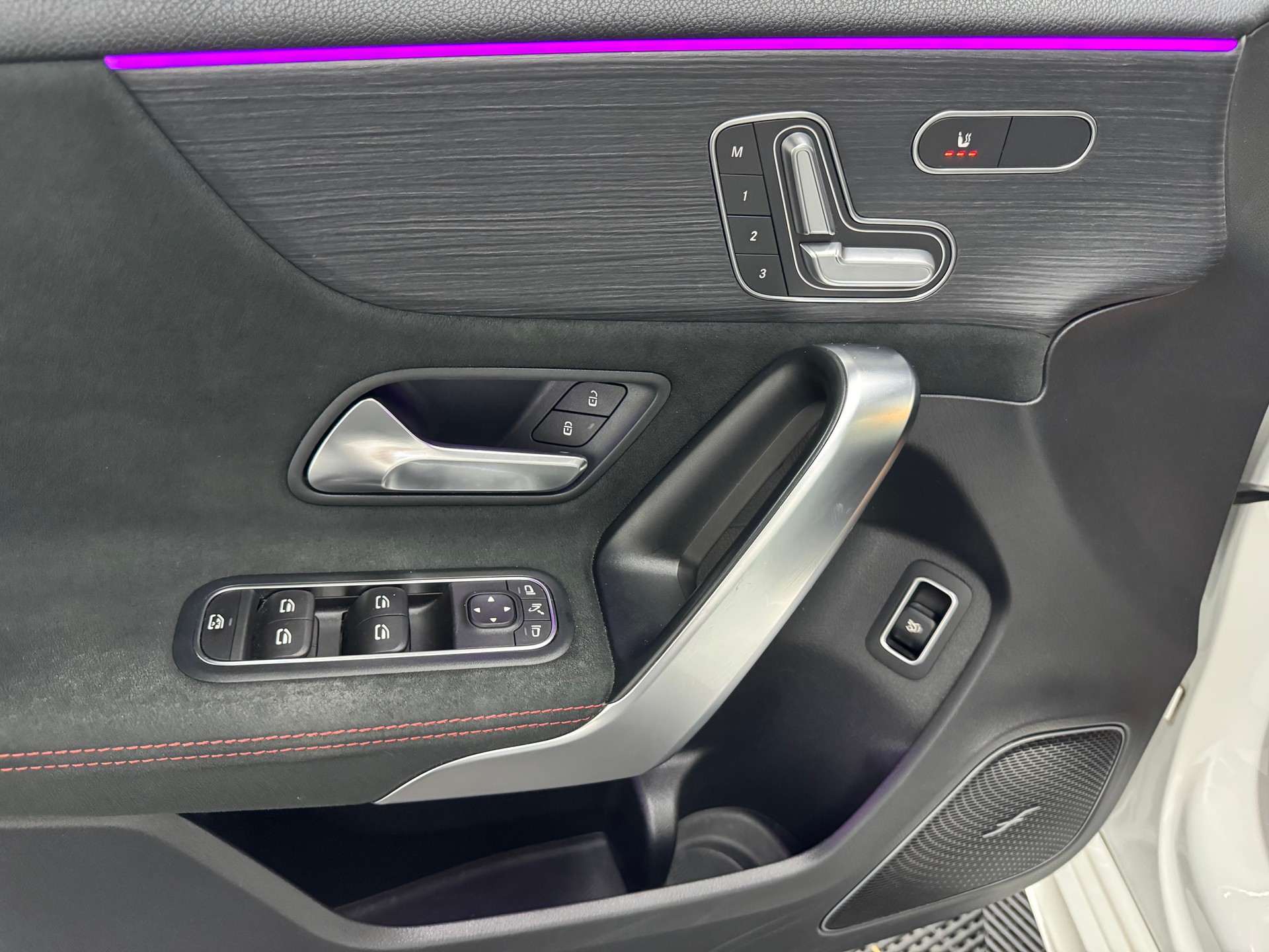 MERCEDES-BENZ A 200 AMG Line 7G-DCT-image-30