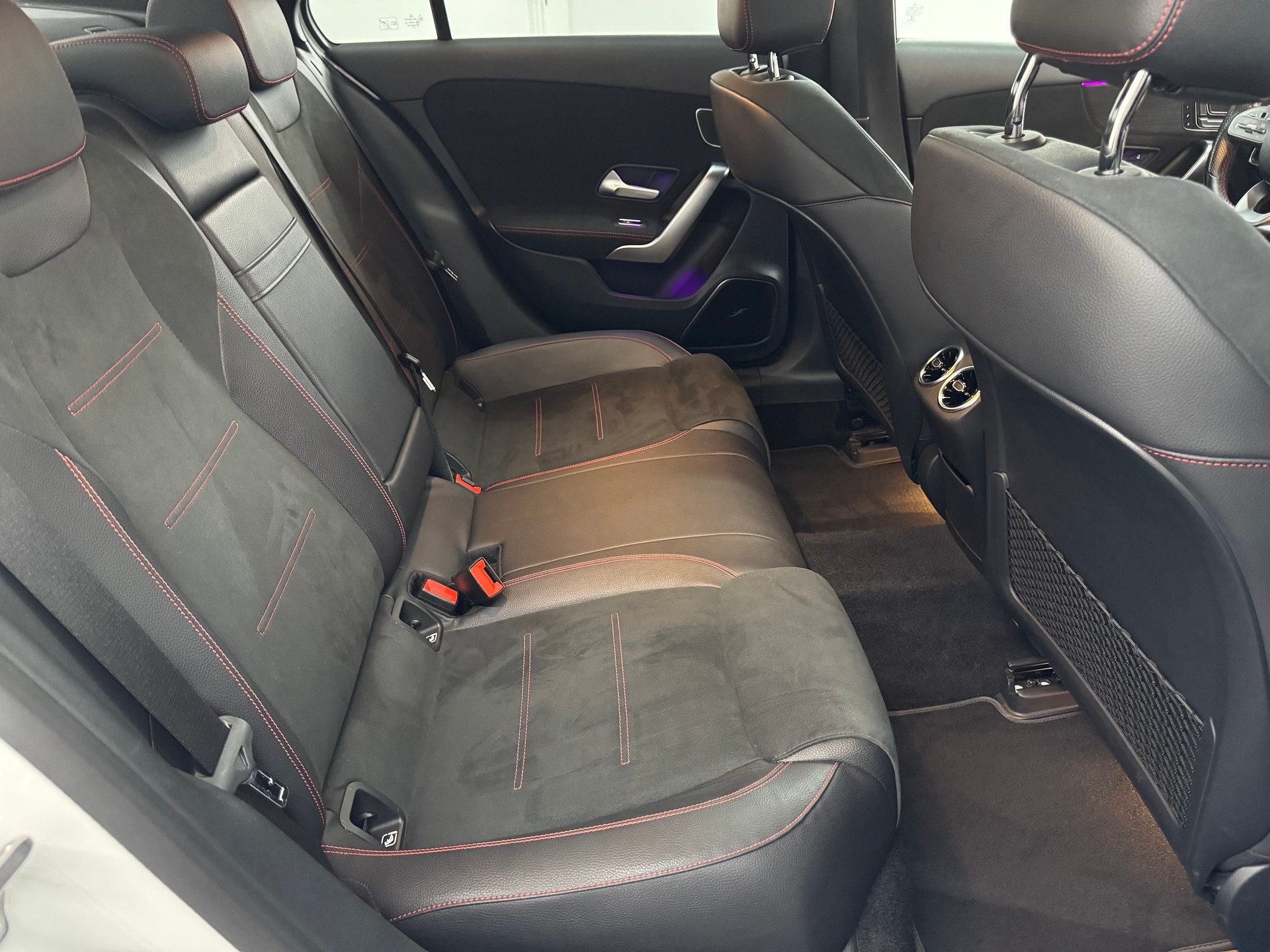 MERCEDES-BENZ A 200 AMG Line 7G-DCT-image-19