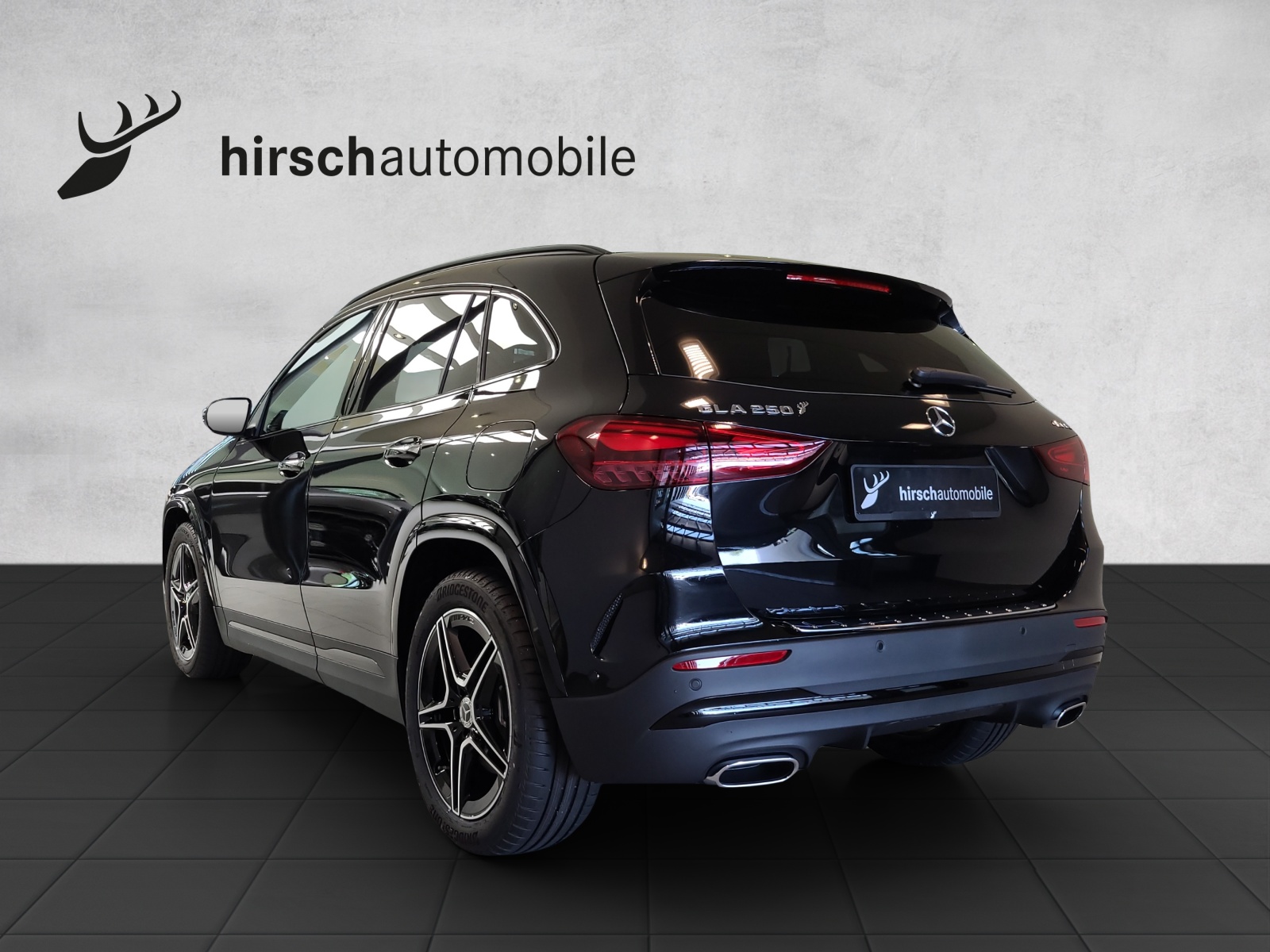 MERCEDES-BENZ GLA 250 AMG 4M Swiss Star H247-showroom-element-1