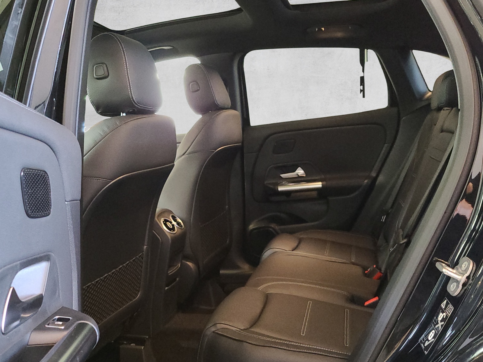 MERCEDES-BENZ GLA 250 AMG 4M Swiss Star H247-image-11