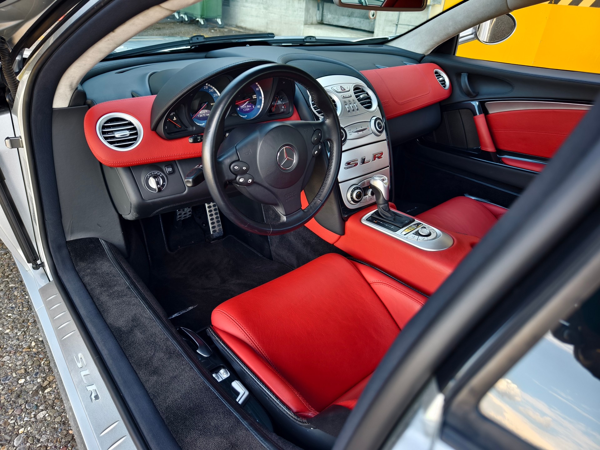 MERCEDES-BENZ SLR-image-18