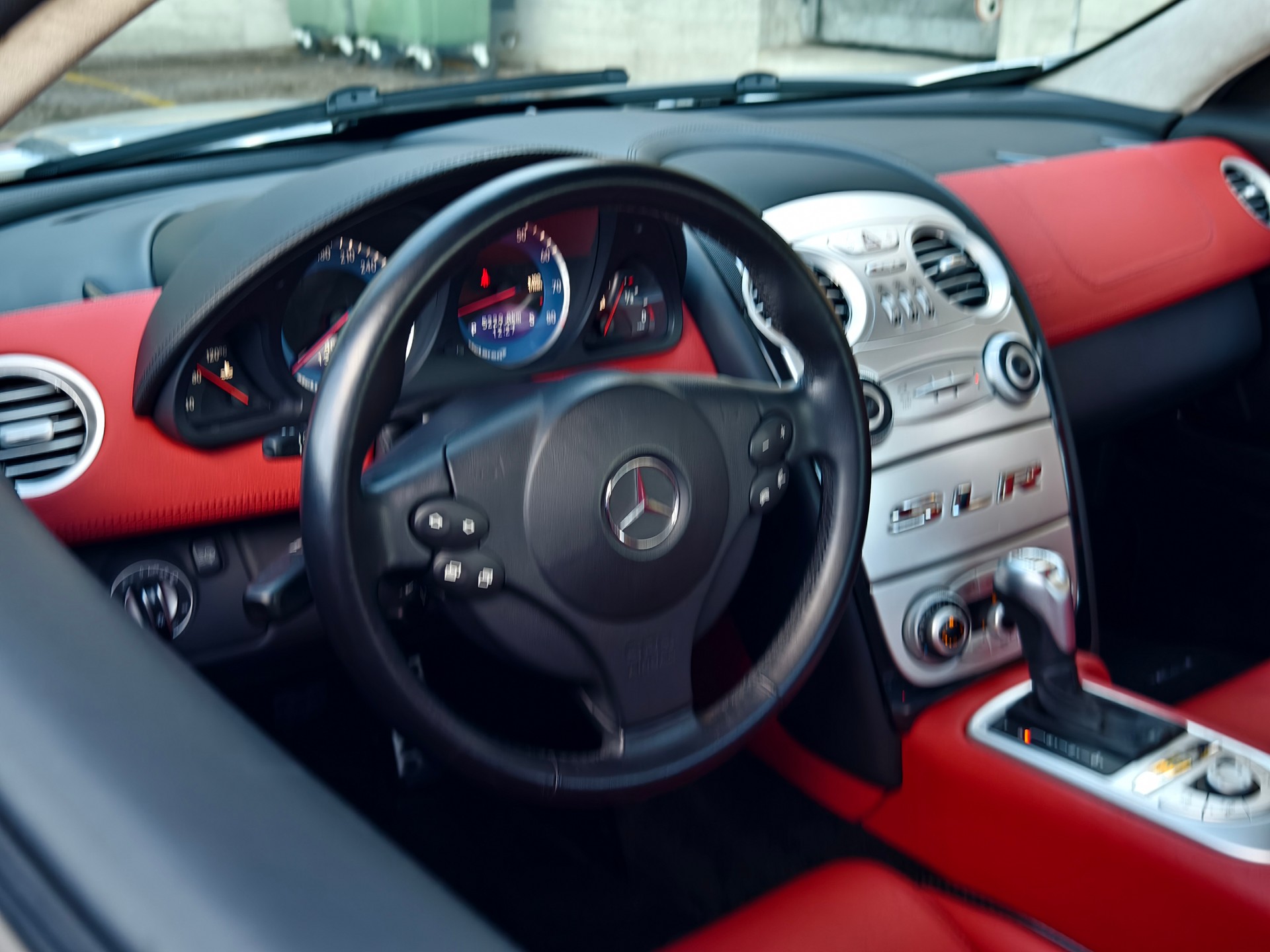 MERCEDES-BENZ SLR-image-17