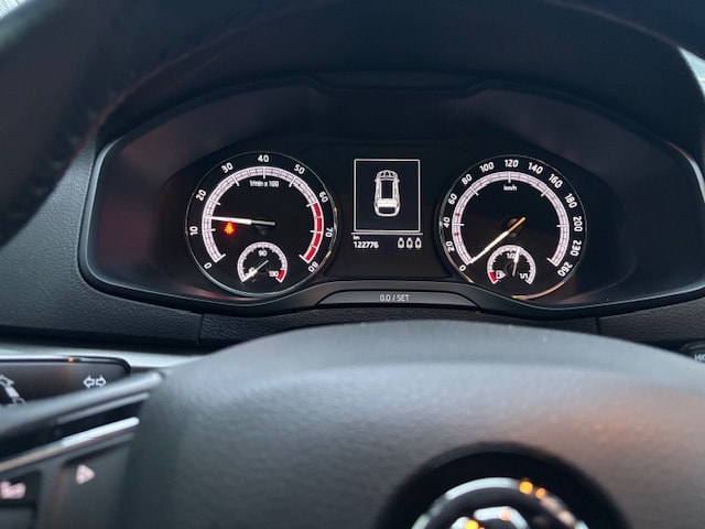 SKODA Karoq 1.0 TSI Ambition DSG ,115 PS-image-12
