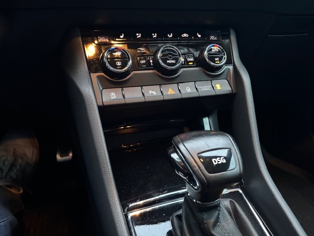 SKODA Karoq 1.0 TSI Ambition DSG ,115 PS-image-14