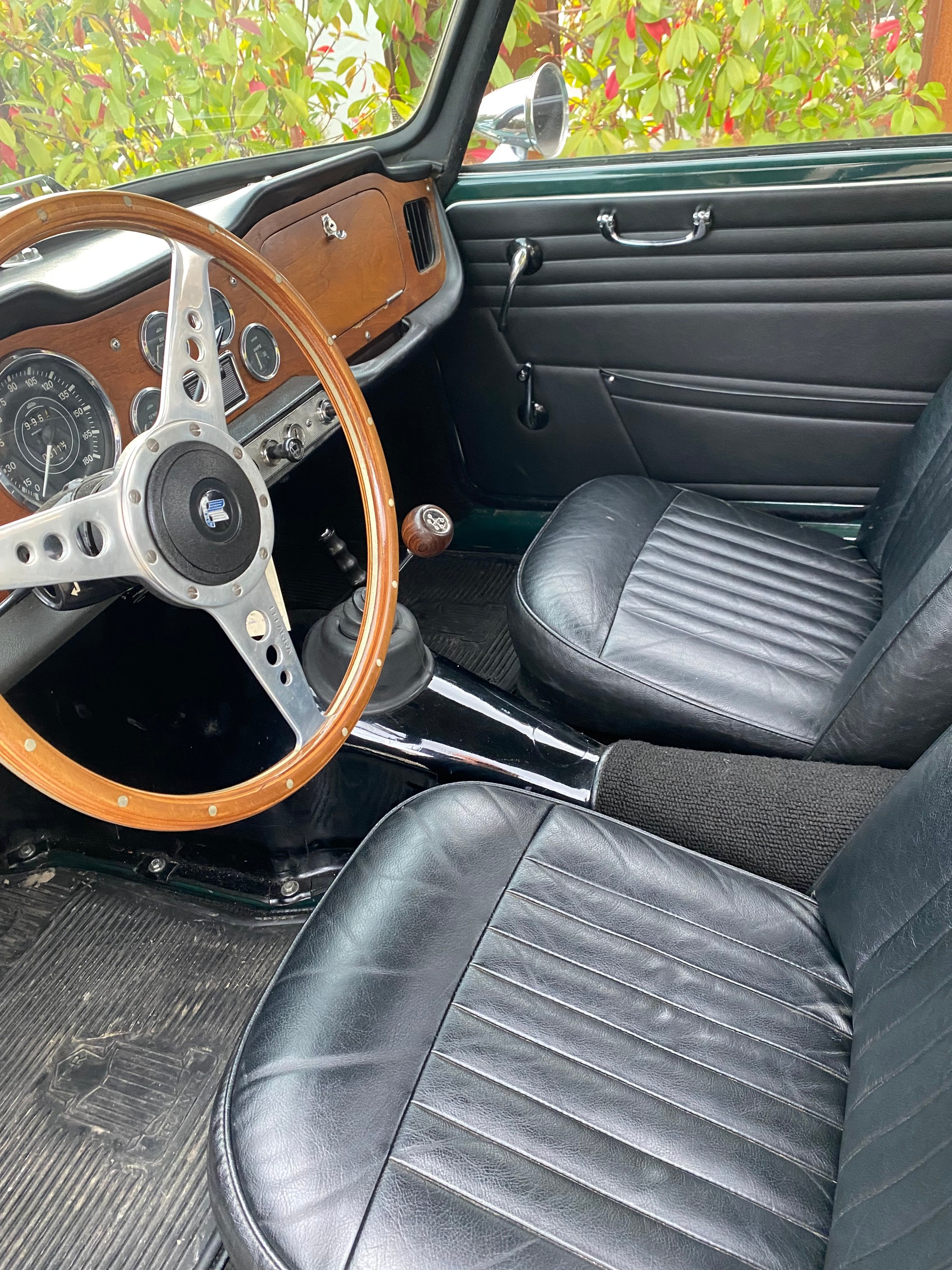 TRIUMPH TR4 avec Surrey Top - Expertisée vétéran-image-5