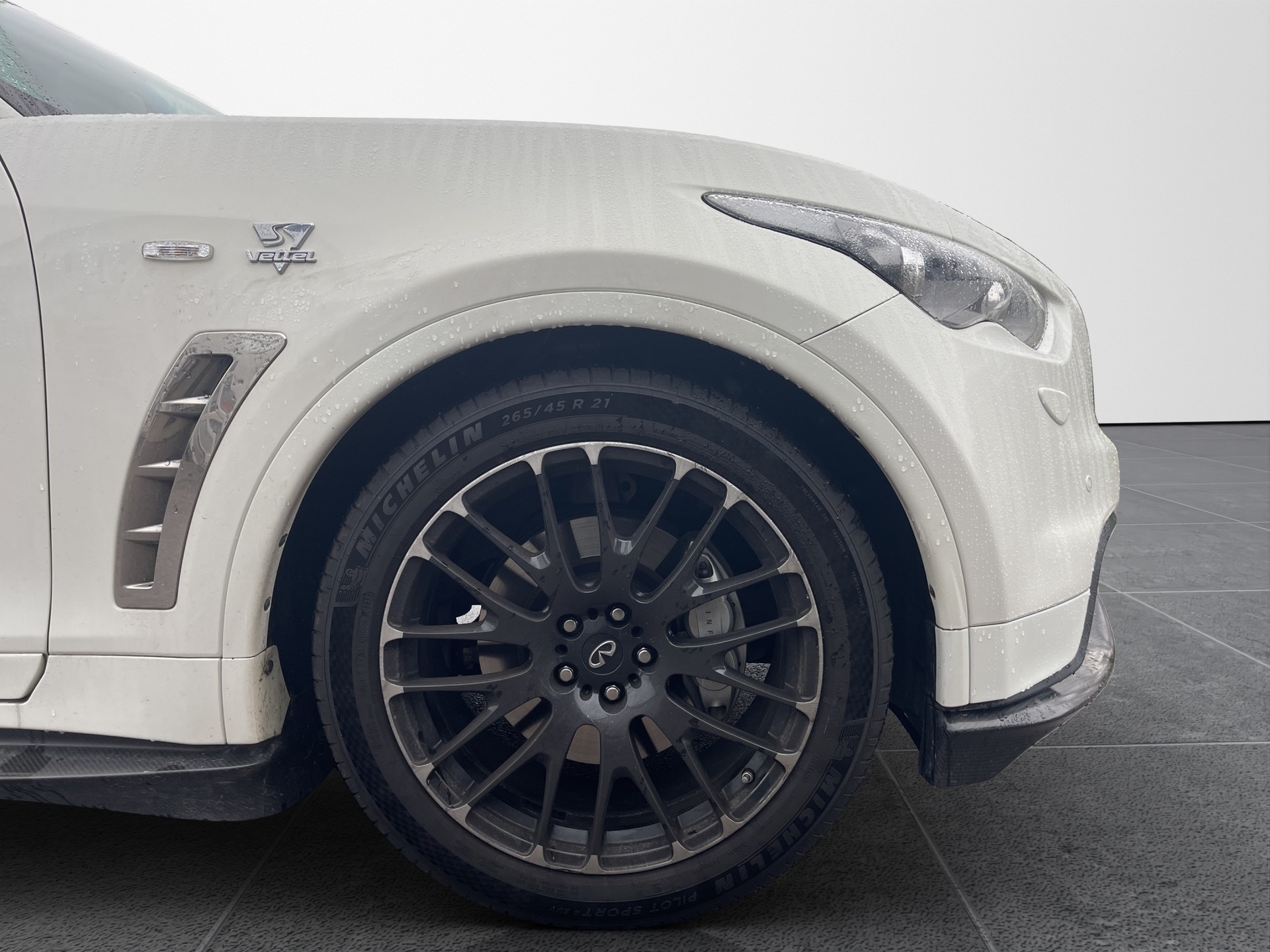 INFINITI FX50 S Vettel Edition AWD Automatic-image-11