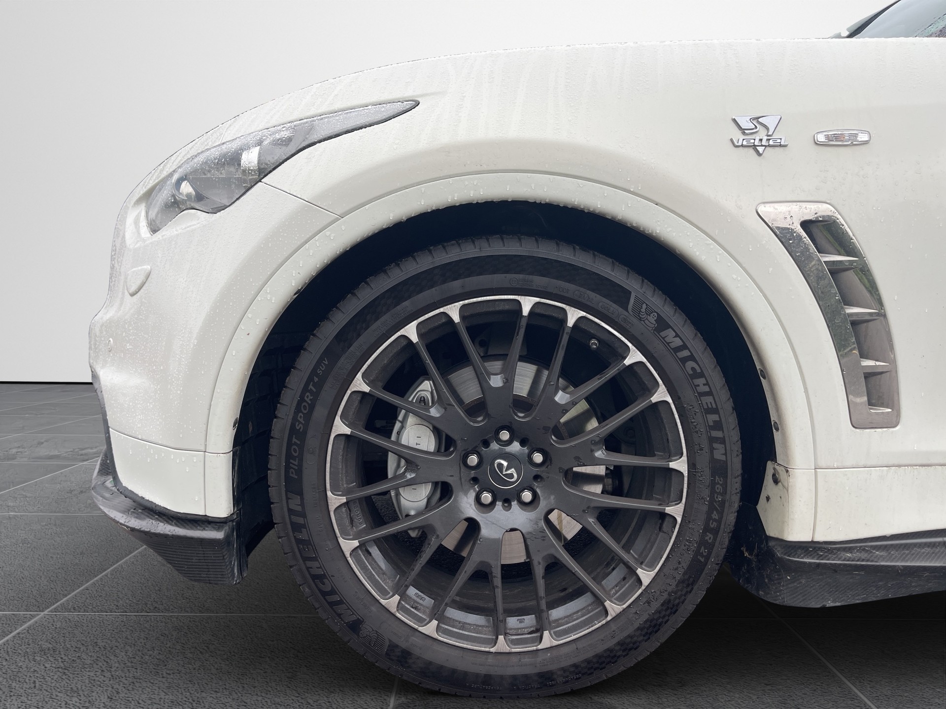 INFINITI FX50 S Vettel Edition AWD Automatic-image-10