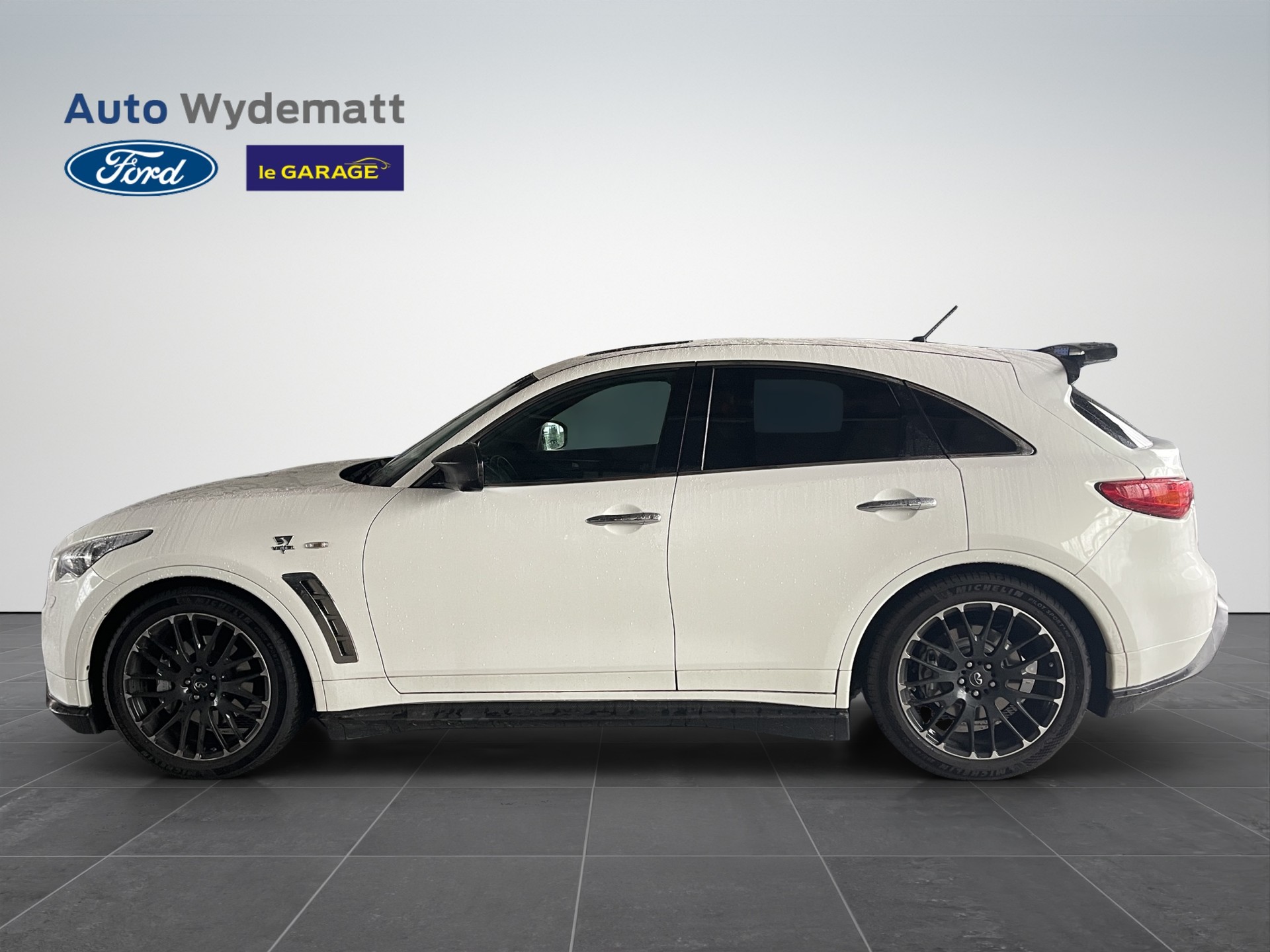 INFINITI FX50 S Vettel Edition AWD Automatic-image-2