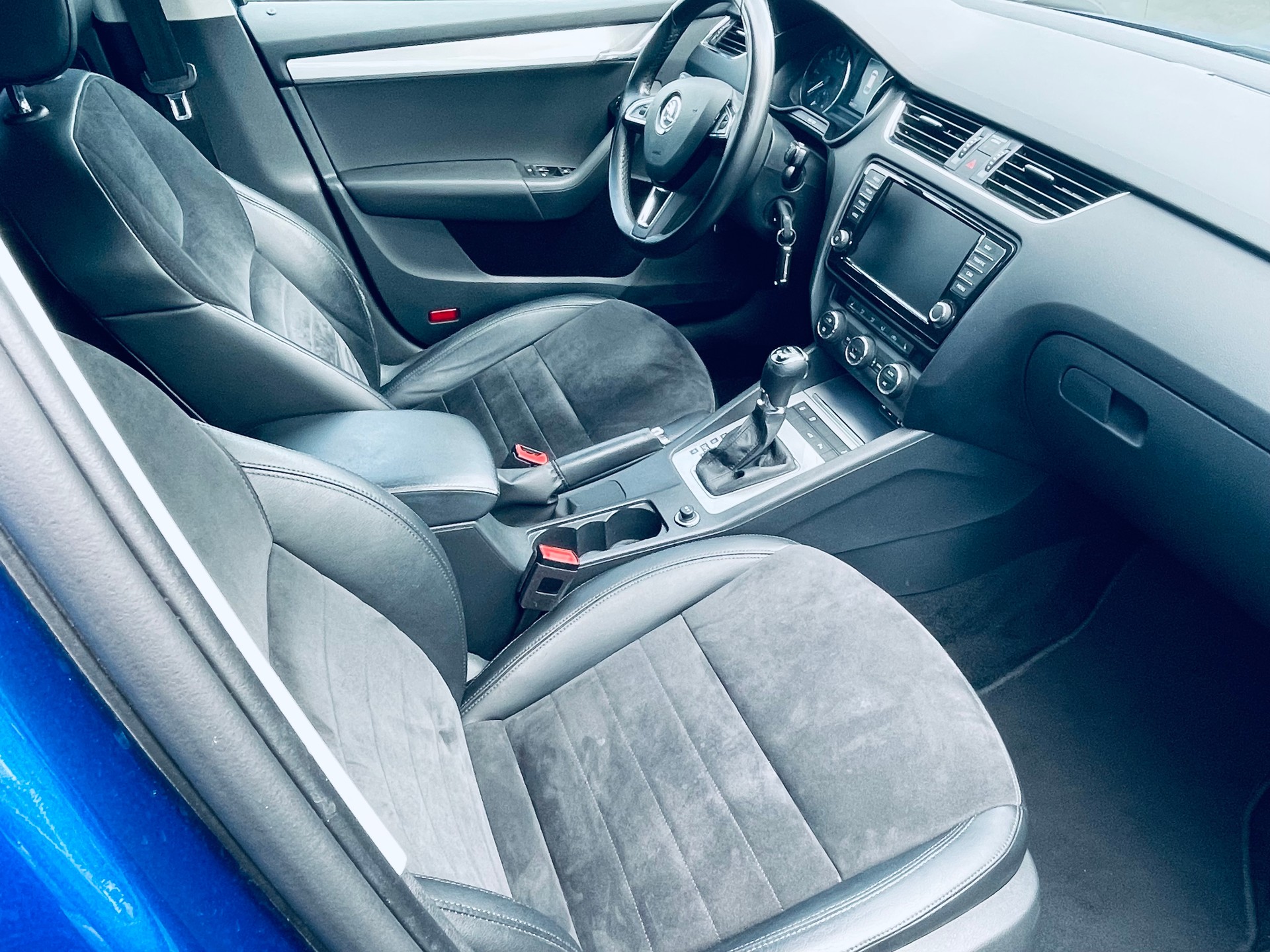 SKODA Octavia Combi 2.0 TDI Swiss Edition 4x4 DSG-image-5
