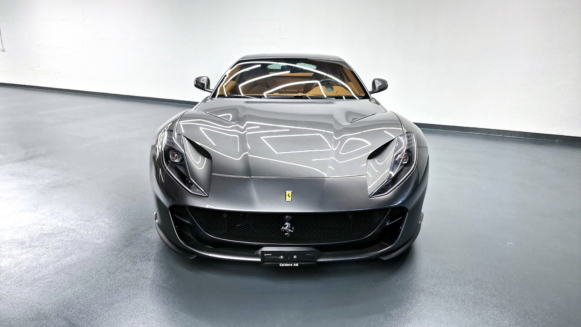 FERRARI 812 Superfast 6.5-showroom-element-3