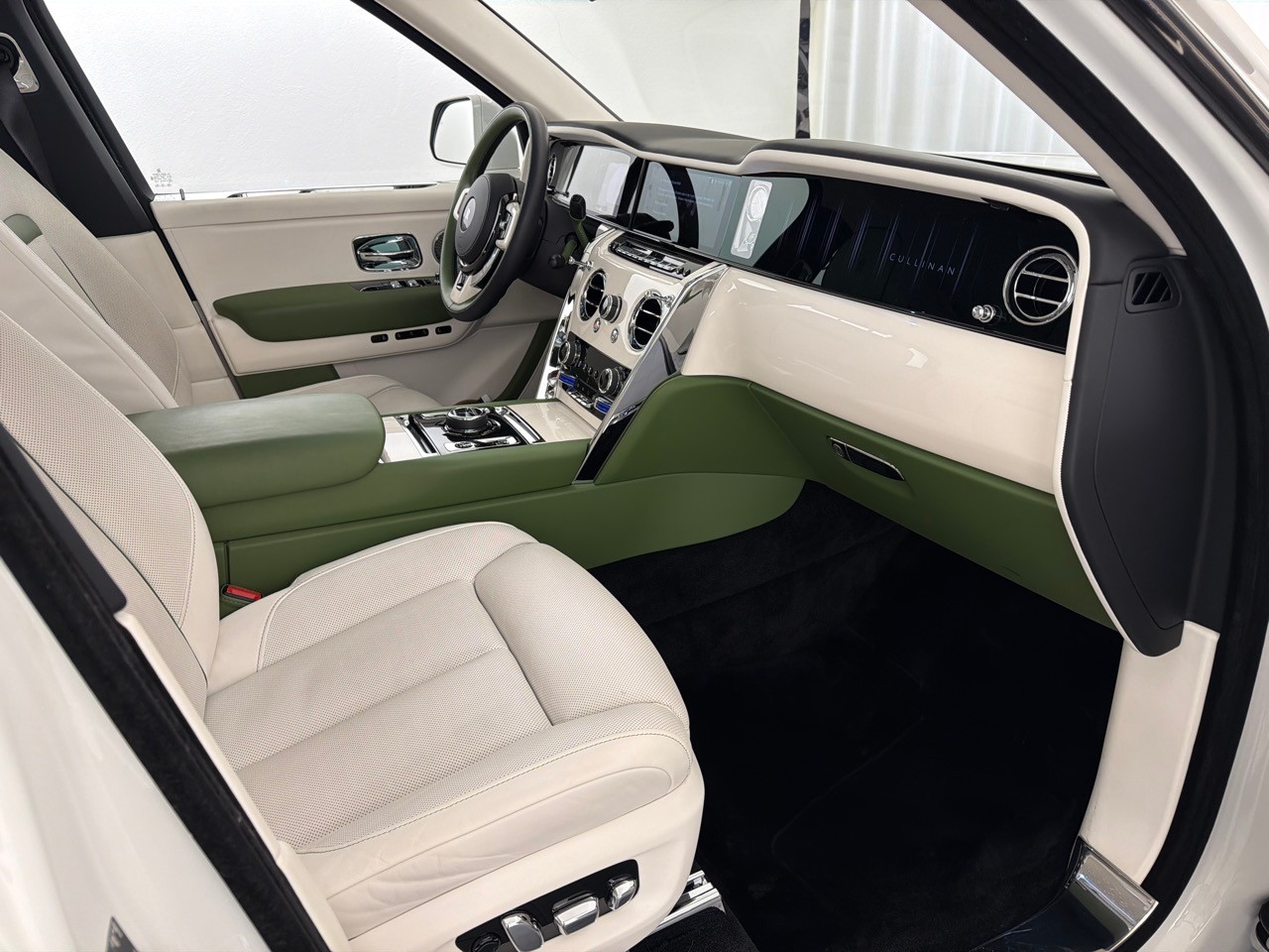 ROLLS-ROYCE Cullinan 6.7 V12-image-15
