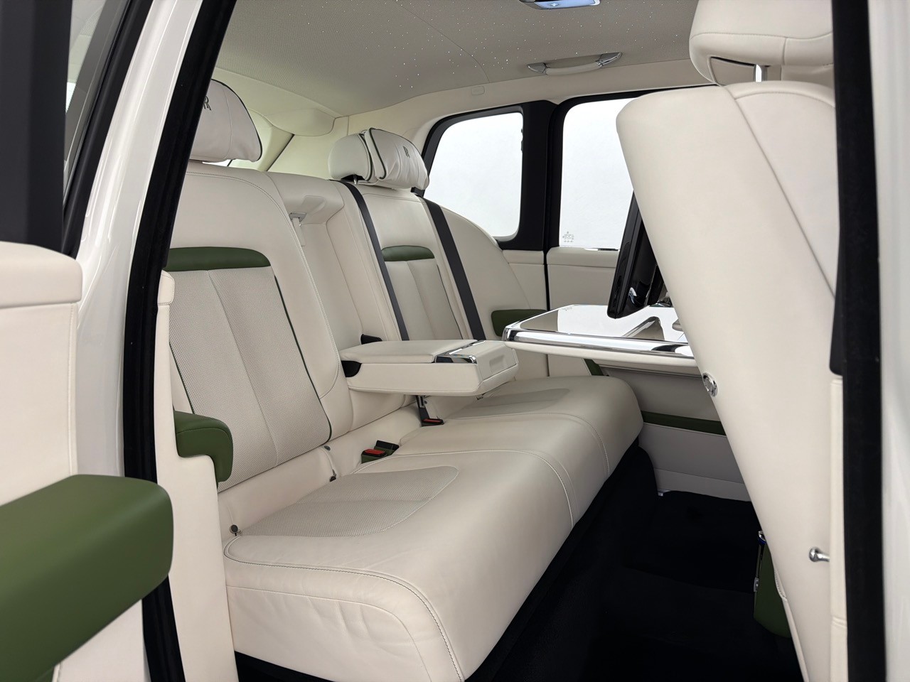 ROLLS-ROYCE Cullinan 6.7 V12-image-14