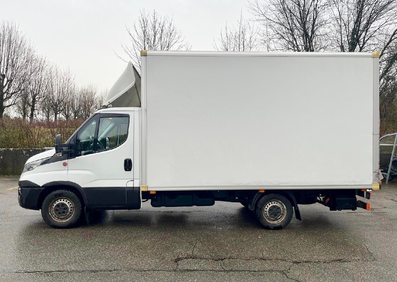 IVECO 35 S 18 Automatik, 180 PS, Koffer mit Hebebühne, AHK 3.5 T-showroom-element-3