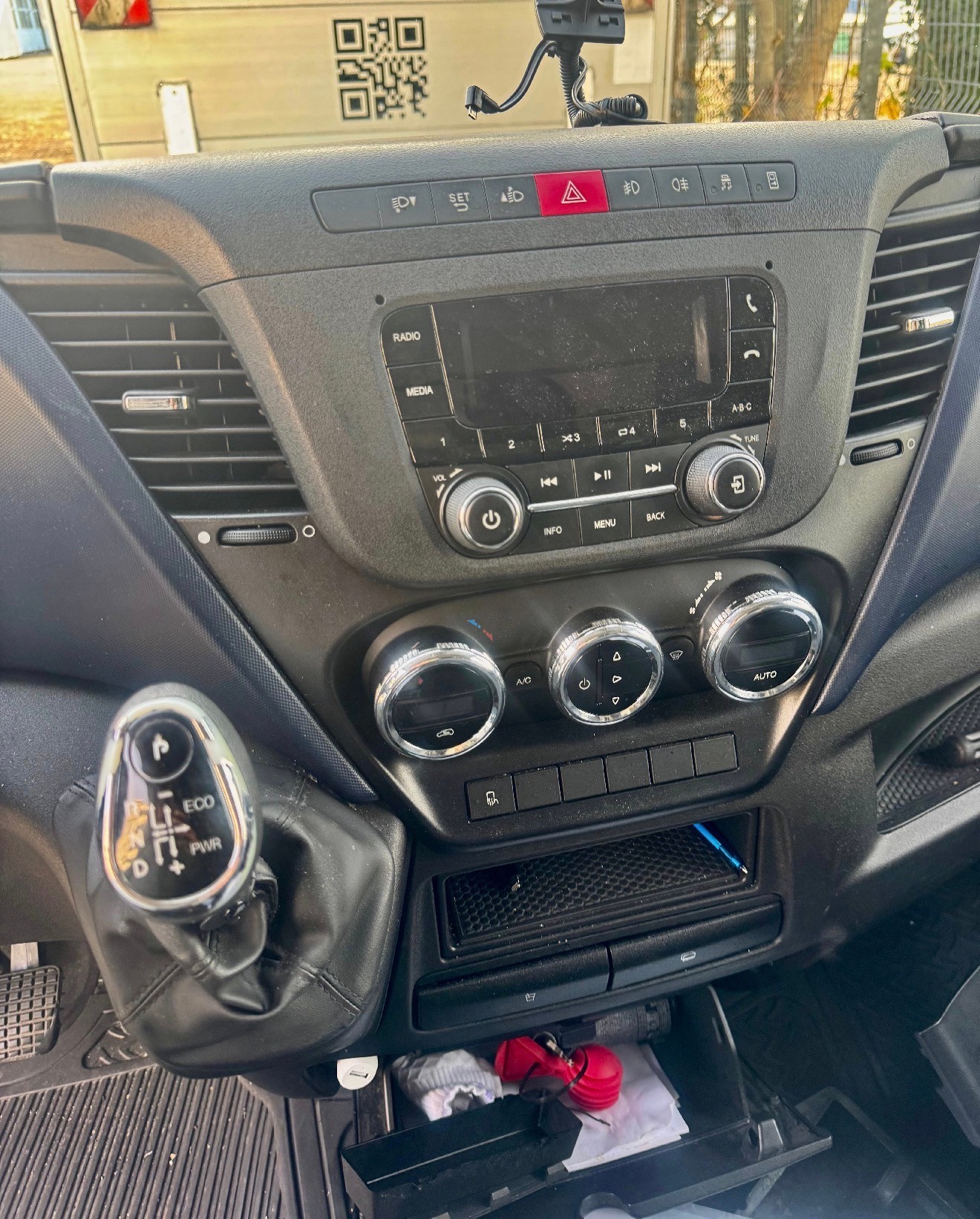 IVECO 35 S 18 Automatik, 180 PS, Koffer mit Hebebühne, AHK 3.5 T-image-8
