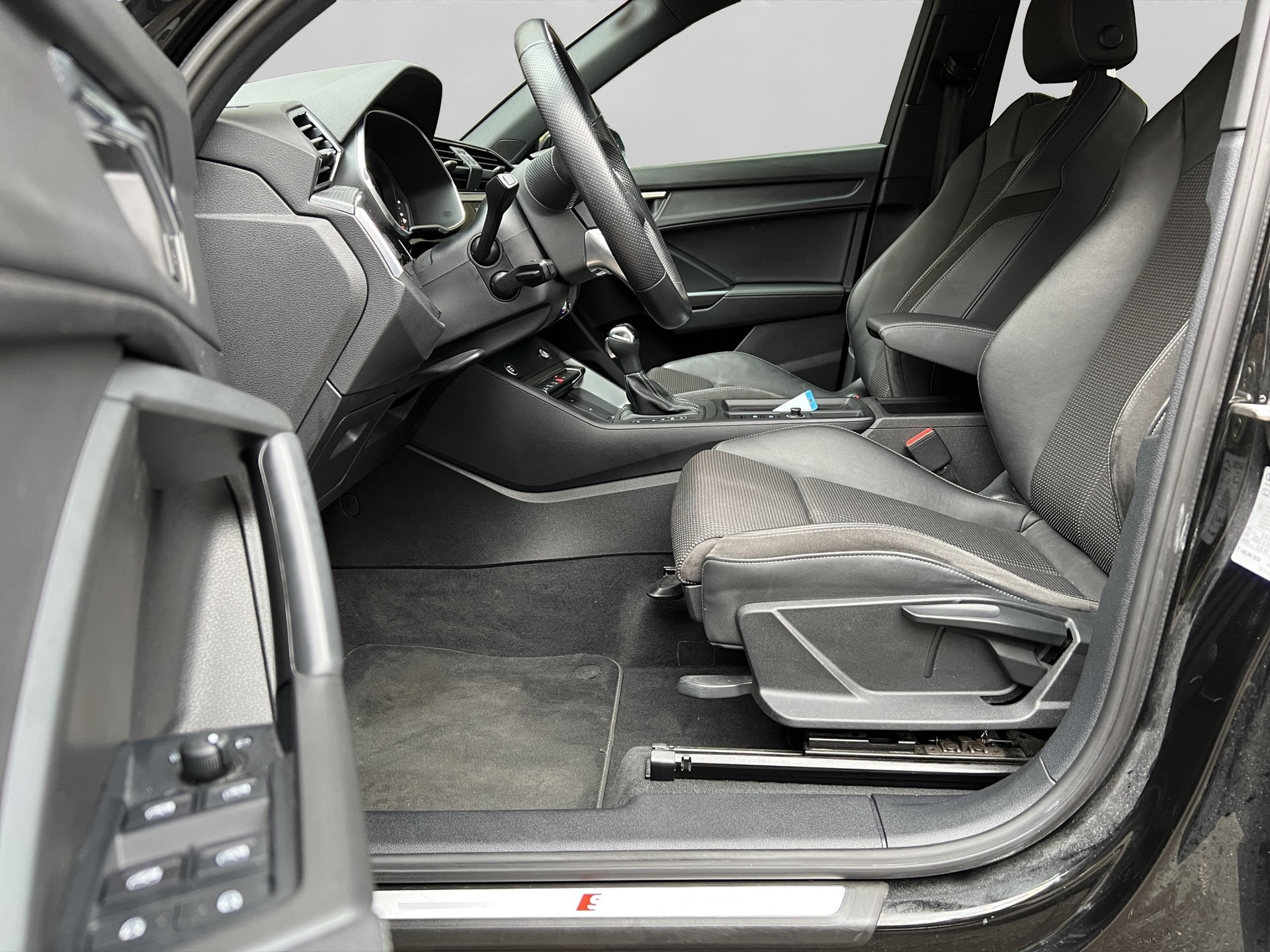 AUDI Q3 40 TDI advanced quattro S-tronic-image-8