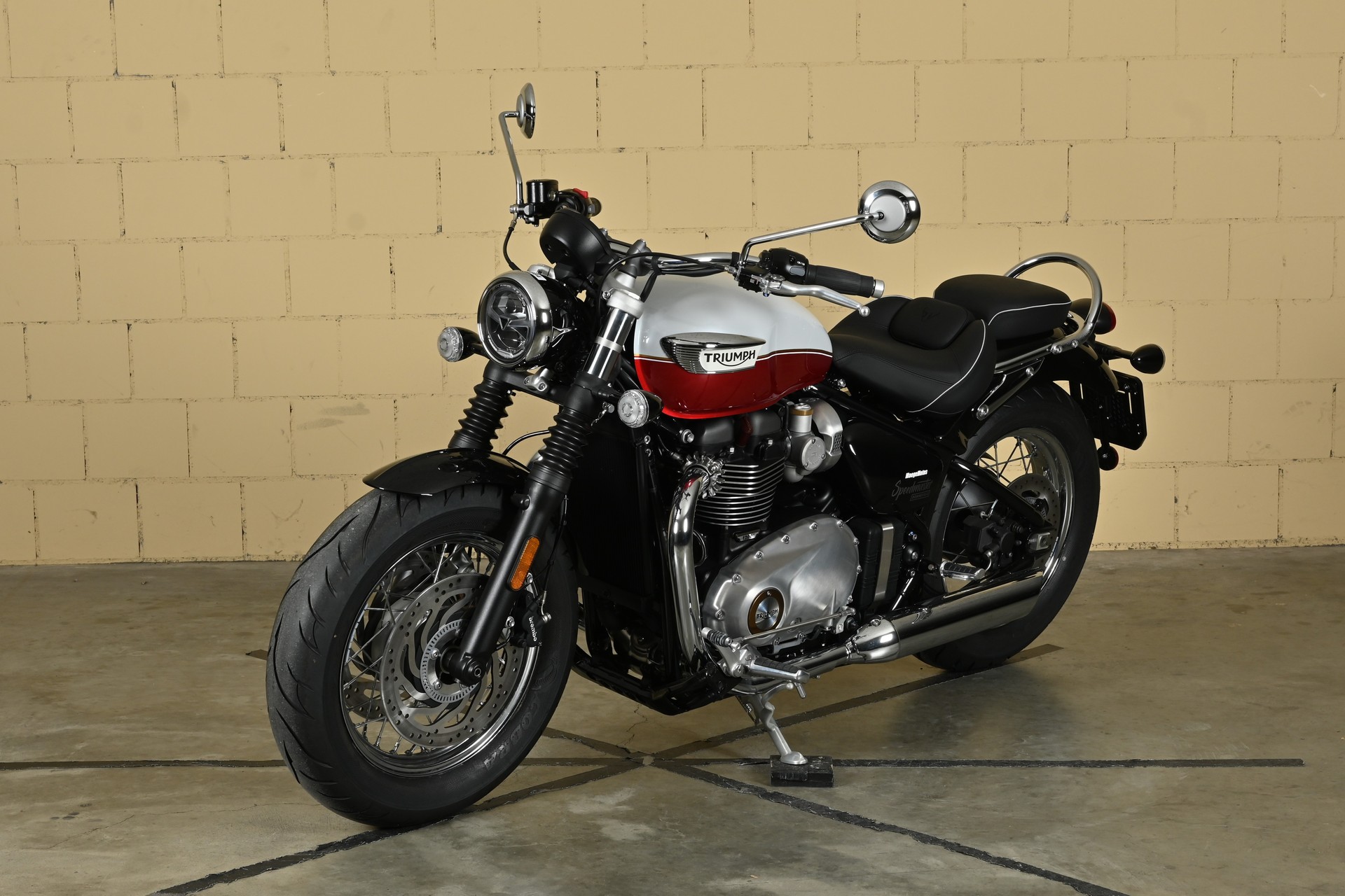 TRIUMPH Speedmaster-image-2