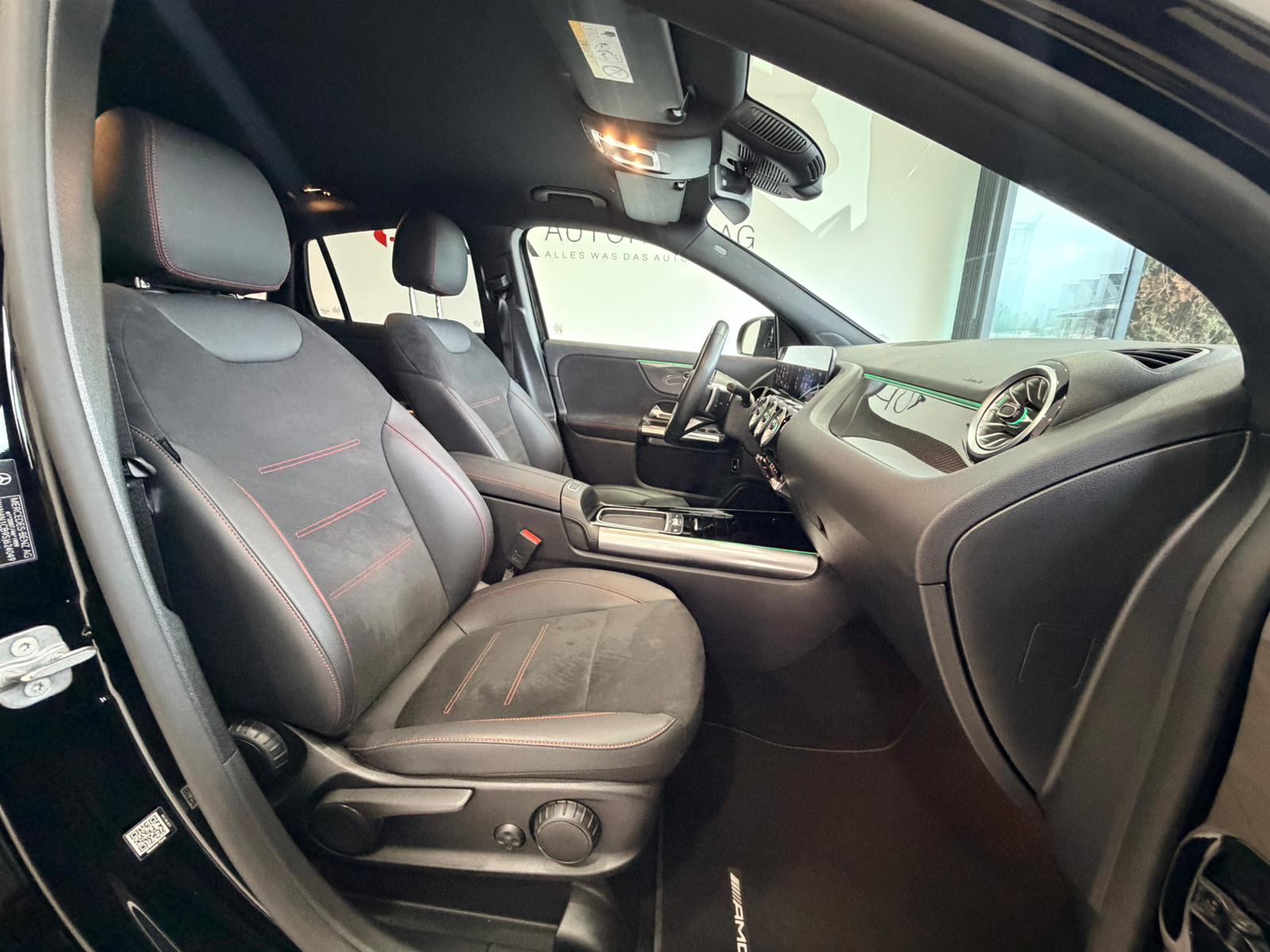 MERCEDES-BENZ GLA 200d AMG Line 8G-DCT-image-18