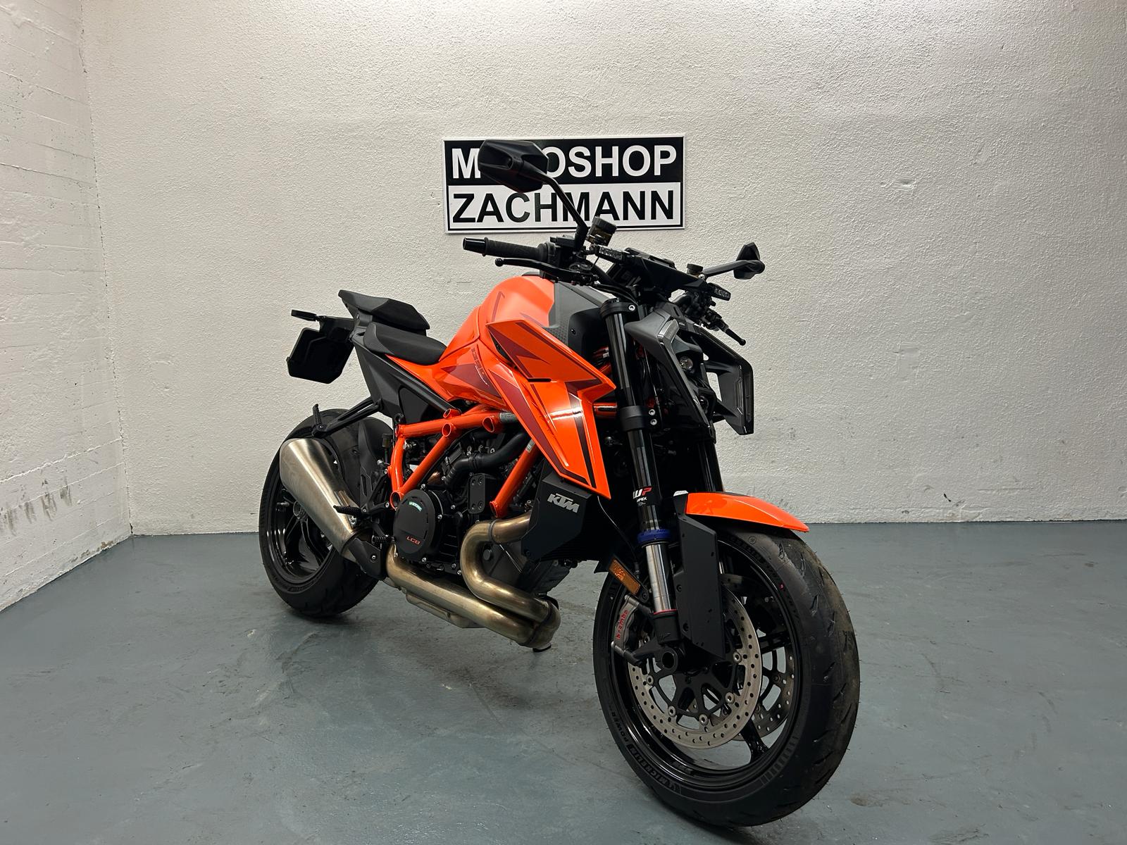 KTM 1390 Super Duke R-image-2