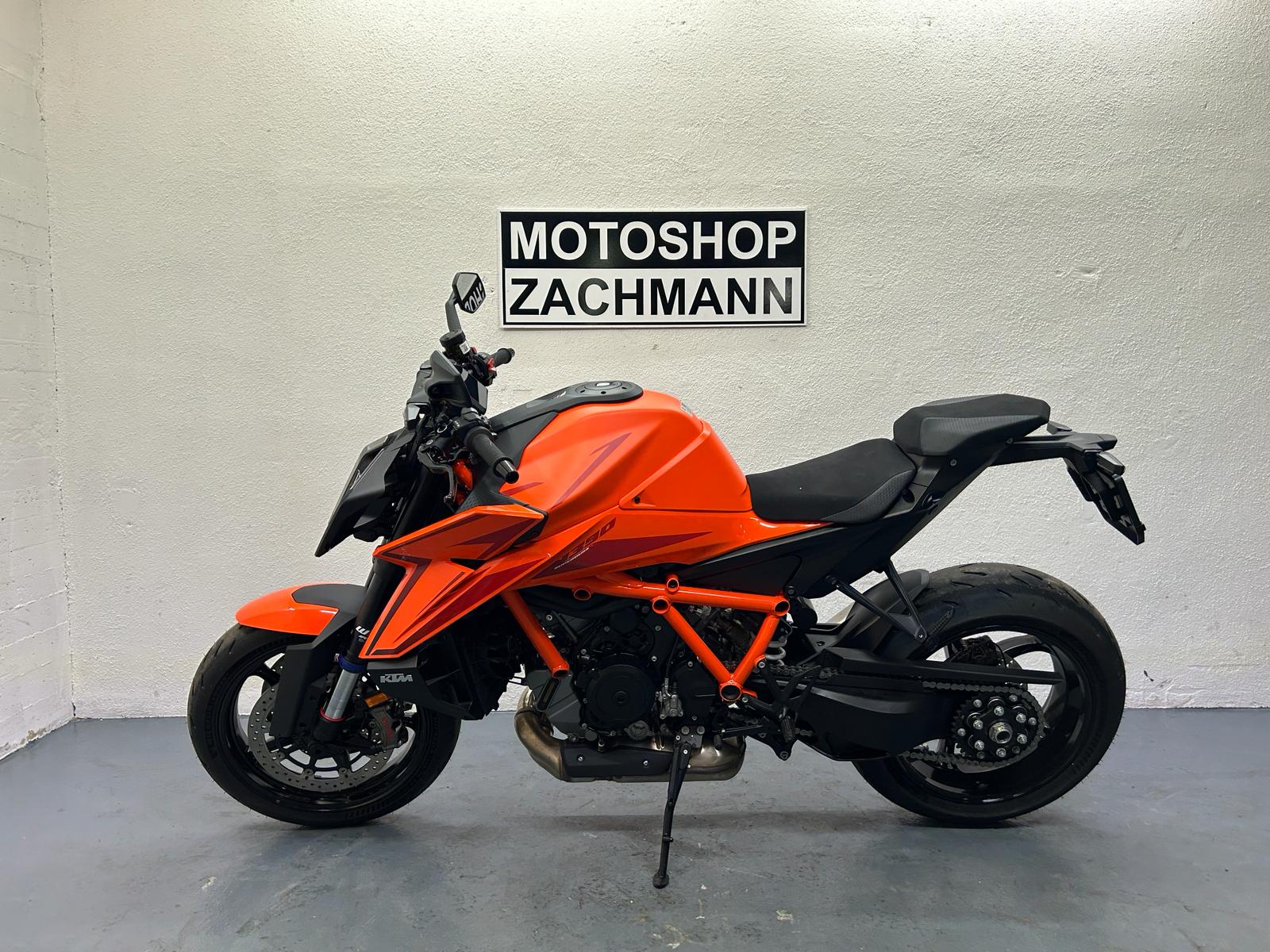 KTM 1390 Super Duke R-image-3