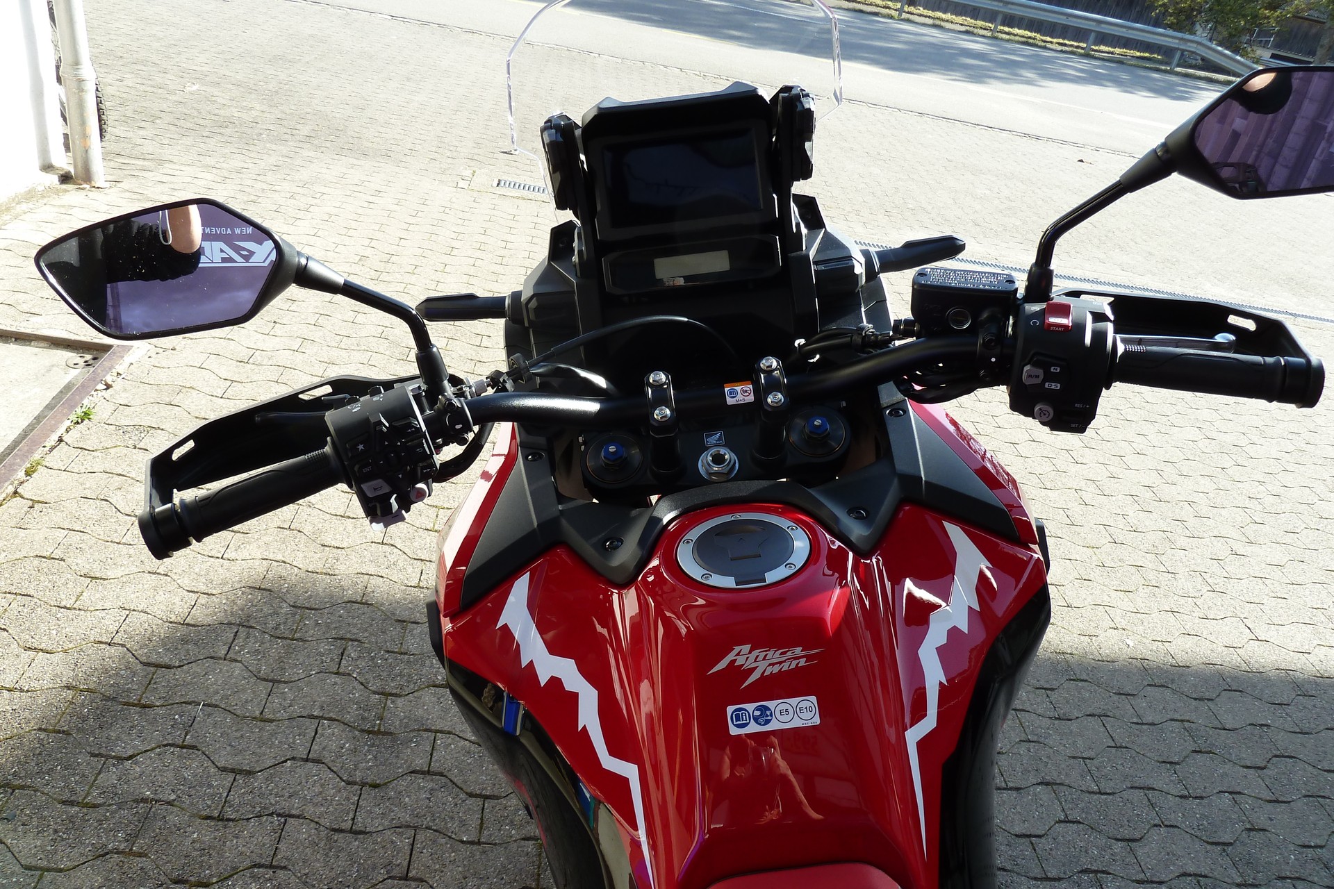 HONDA CRF 1100 DCT Africa Twin-image-1