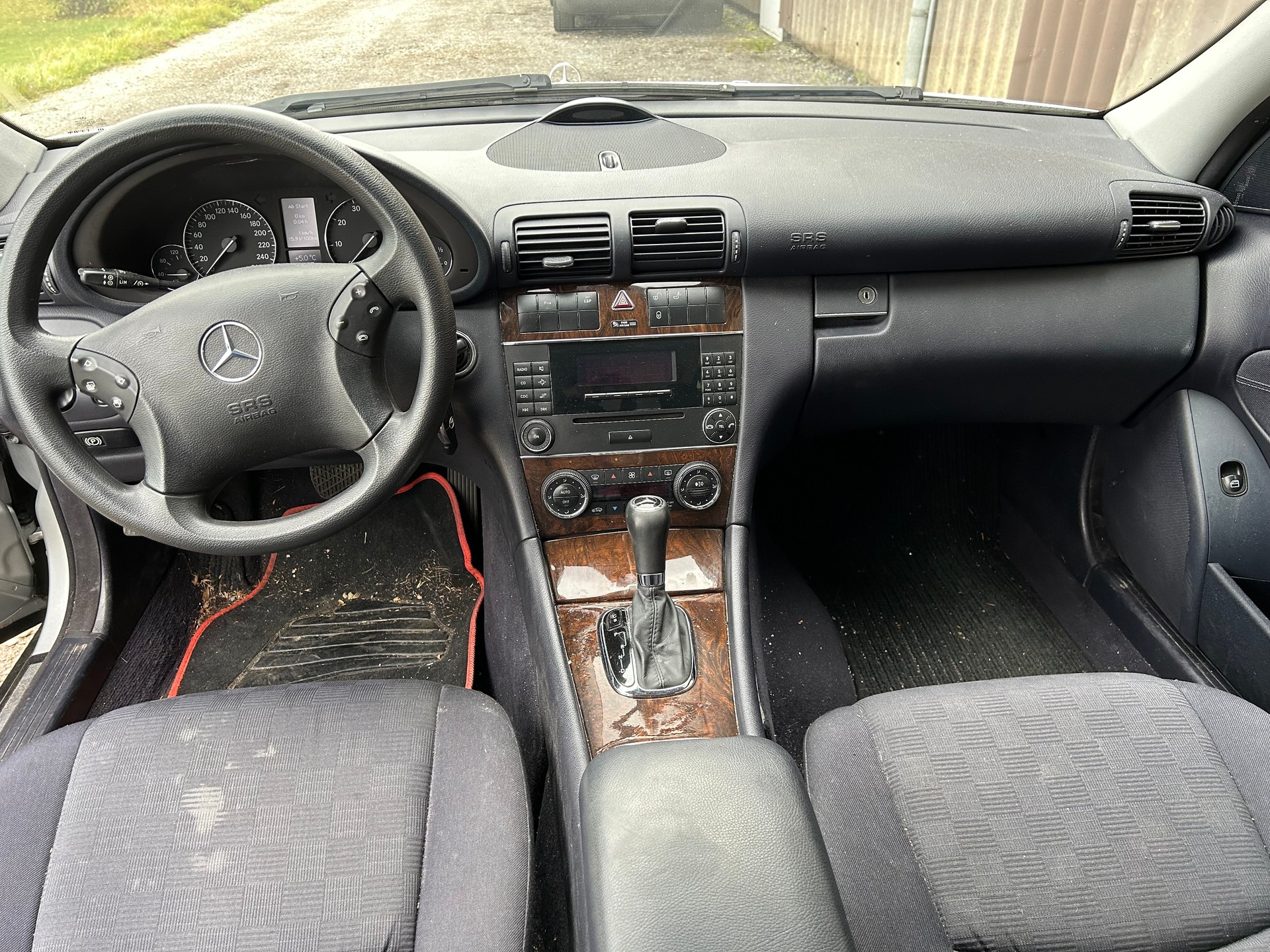 MERCEDES-BENZ C 240 Elégance 4Matic Automatic-image-9