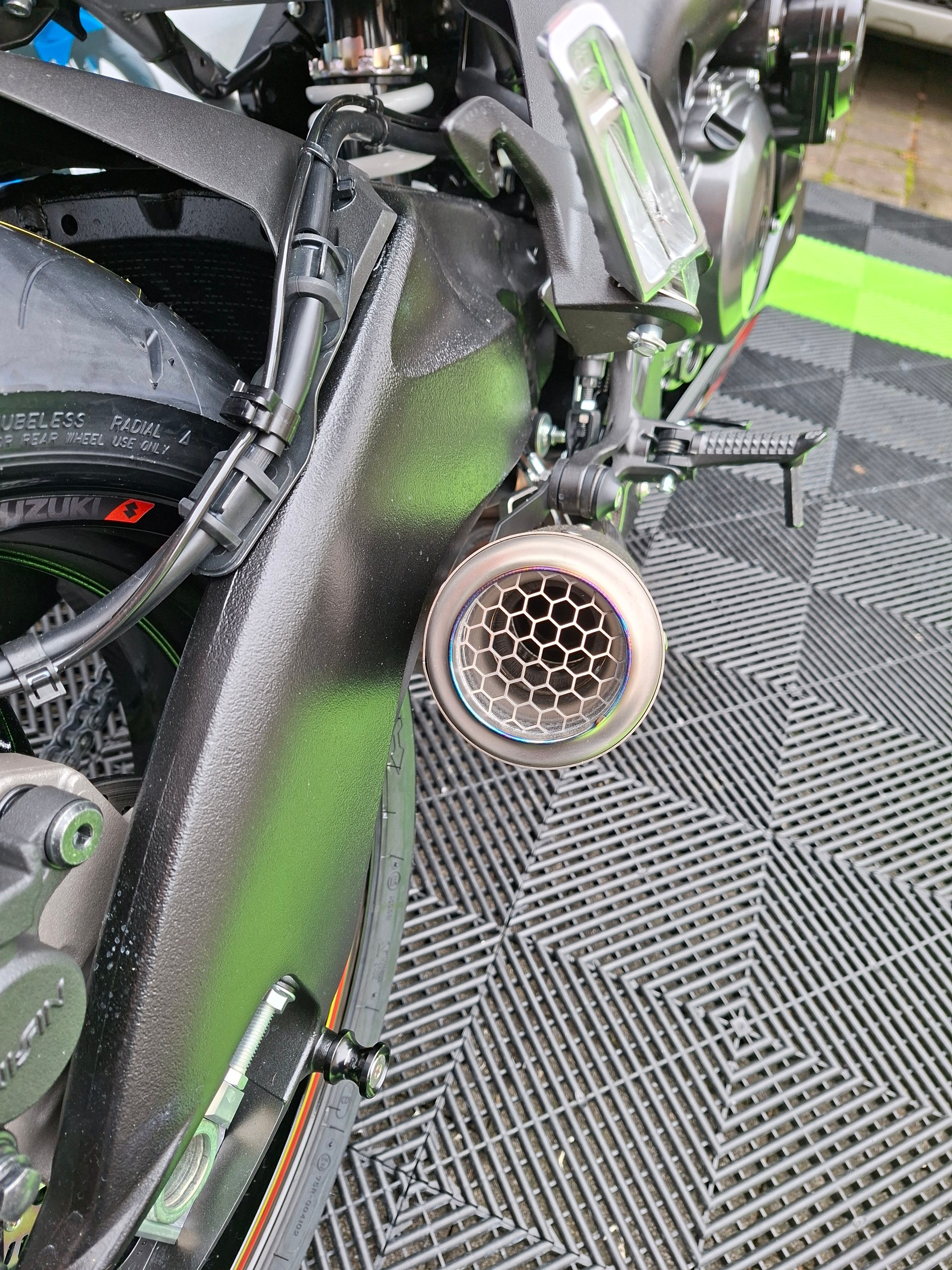 SUZUKI GSX-S 1000 EVO-image-12