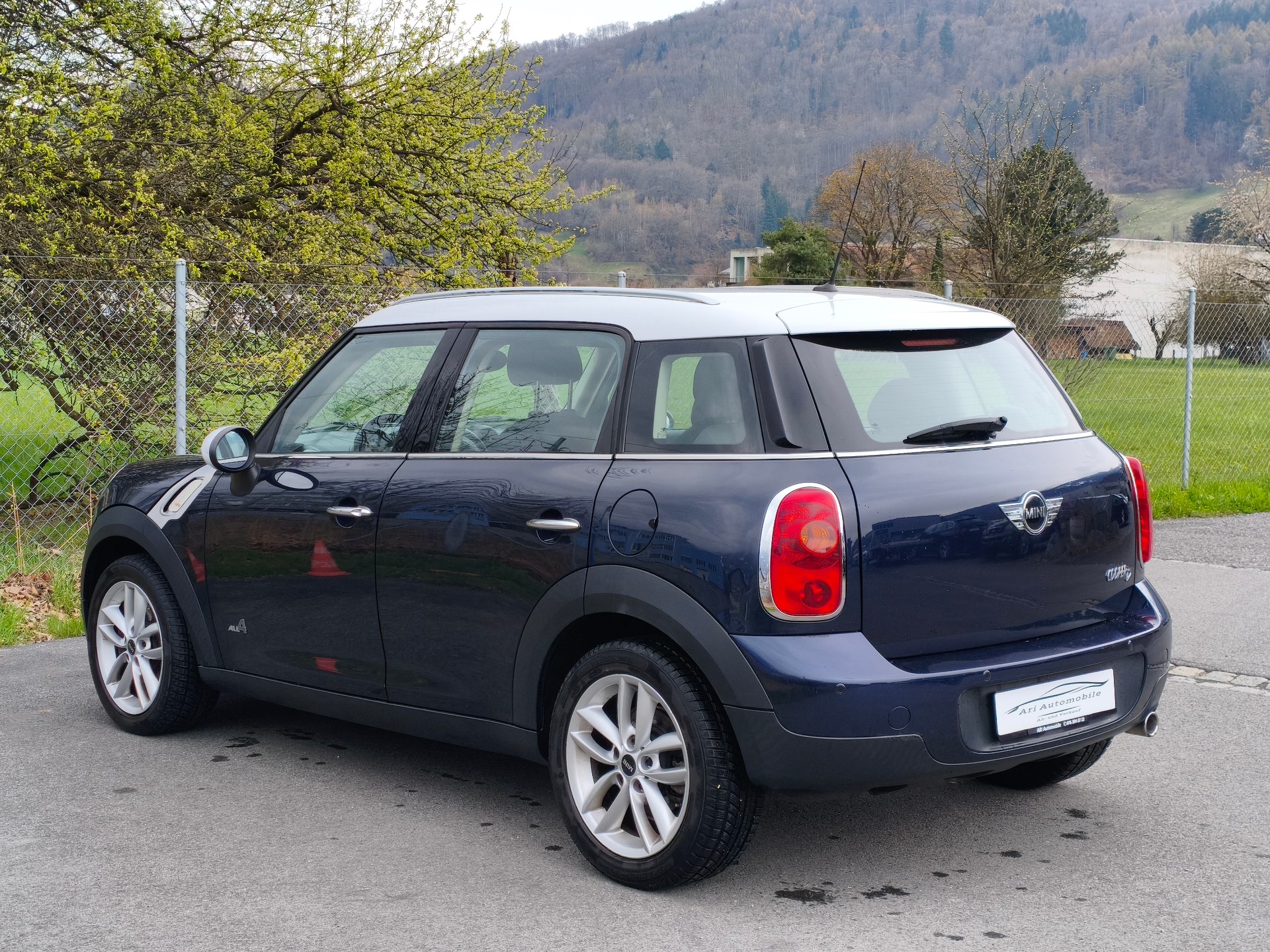 MINI Countryman Cooper D ALL4-image-8