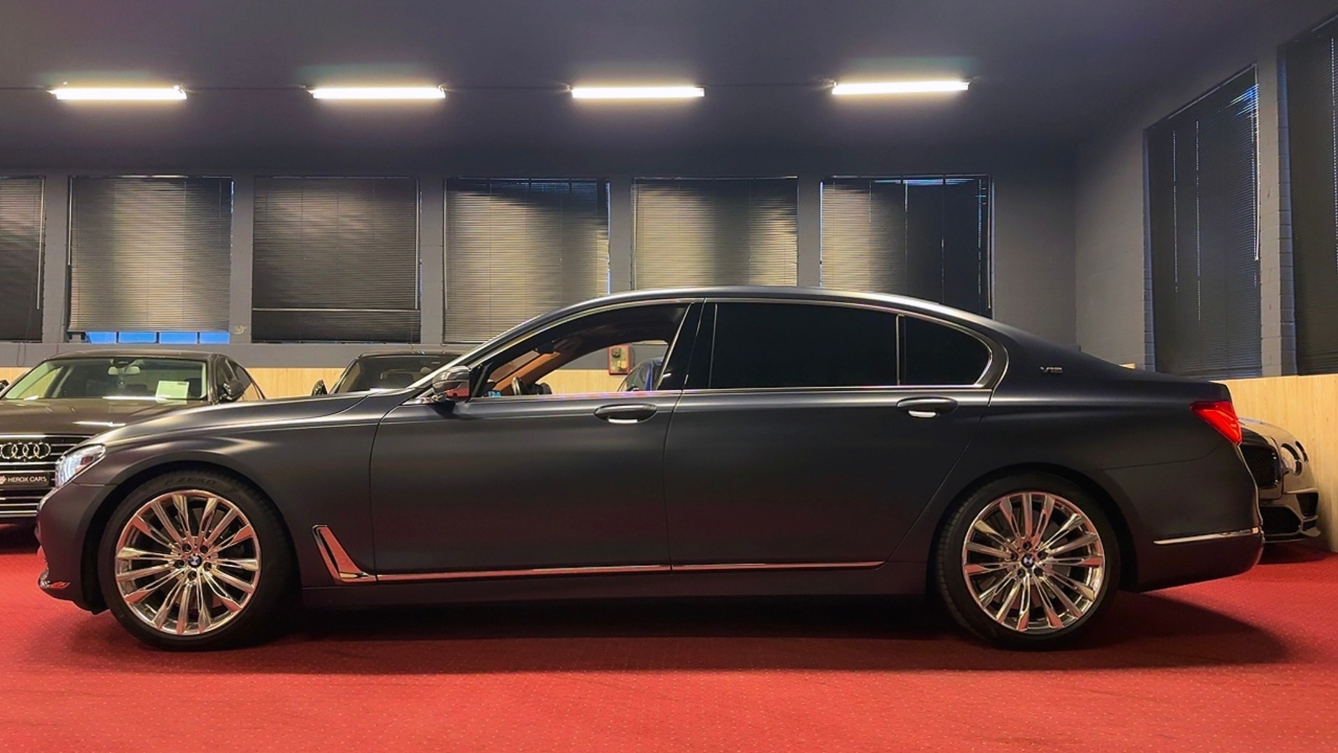 BMW M760Li 6.6 V12 xDrive Individual Excellence / ** Vollausstattung ** Frisch ab MFK & Service !!-image-9