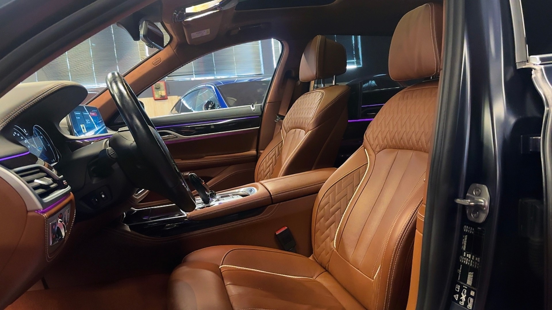 BMW M760Li 6.6 V12 xDrive Individual Excellence / ** Vollausstattung ** Frisch ab MFK & Service !!-image-18