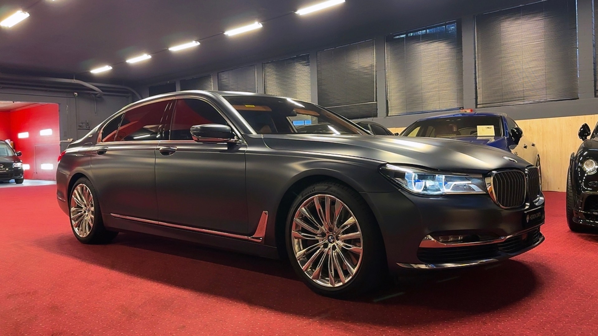 BMW M760Li 6.6 V12 xDrive Individual Excellence / ** Vollausstattung ** Frisch ab MFK & Service !!-showroom-element-3
