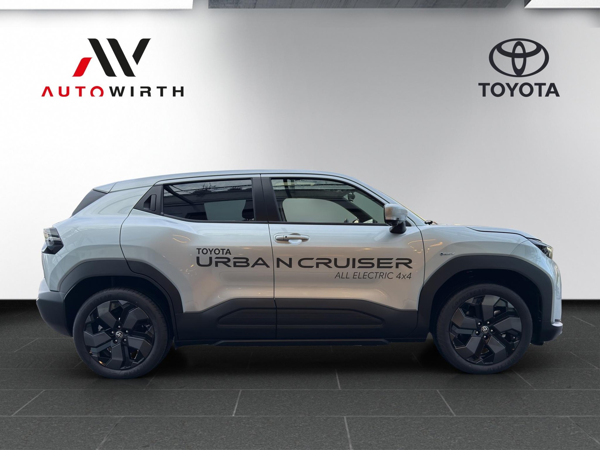 TOYOTA Urban Cruiser Premium AWD-image-3