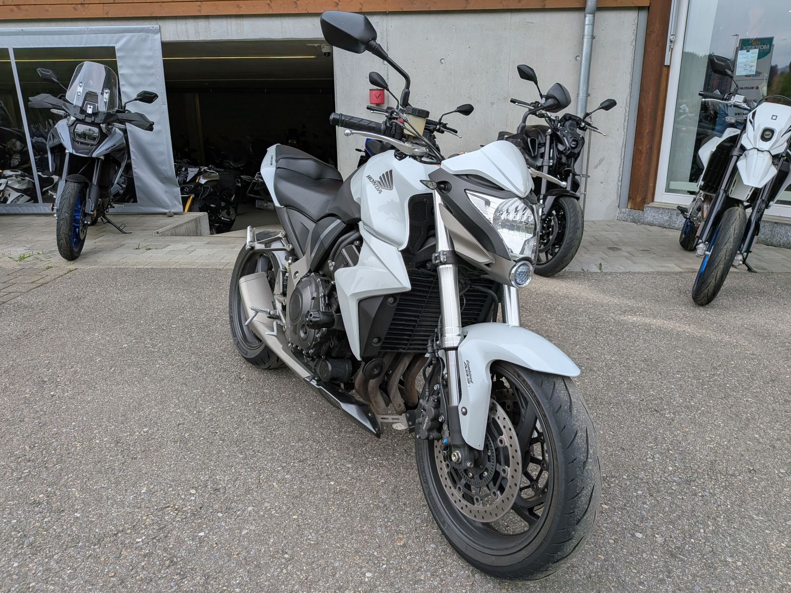 HONDA CB 1000 R ABS-image-1