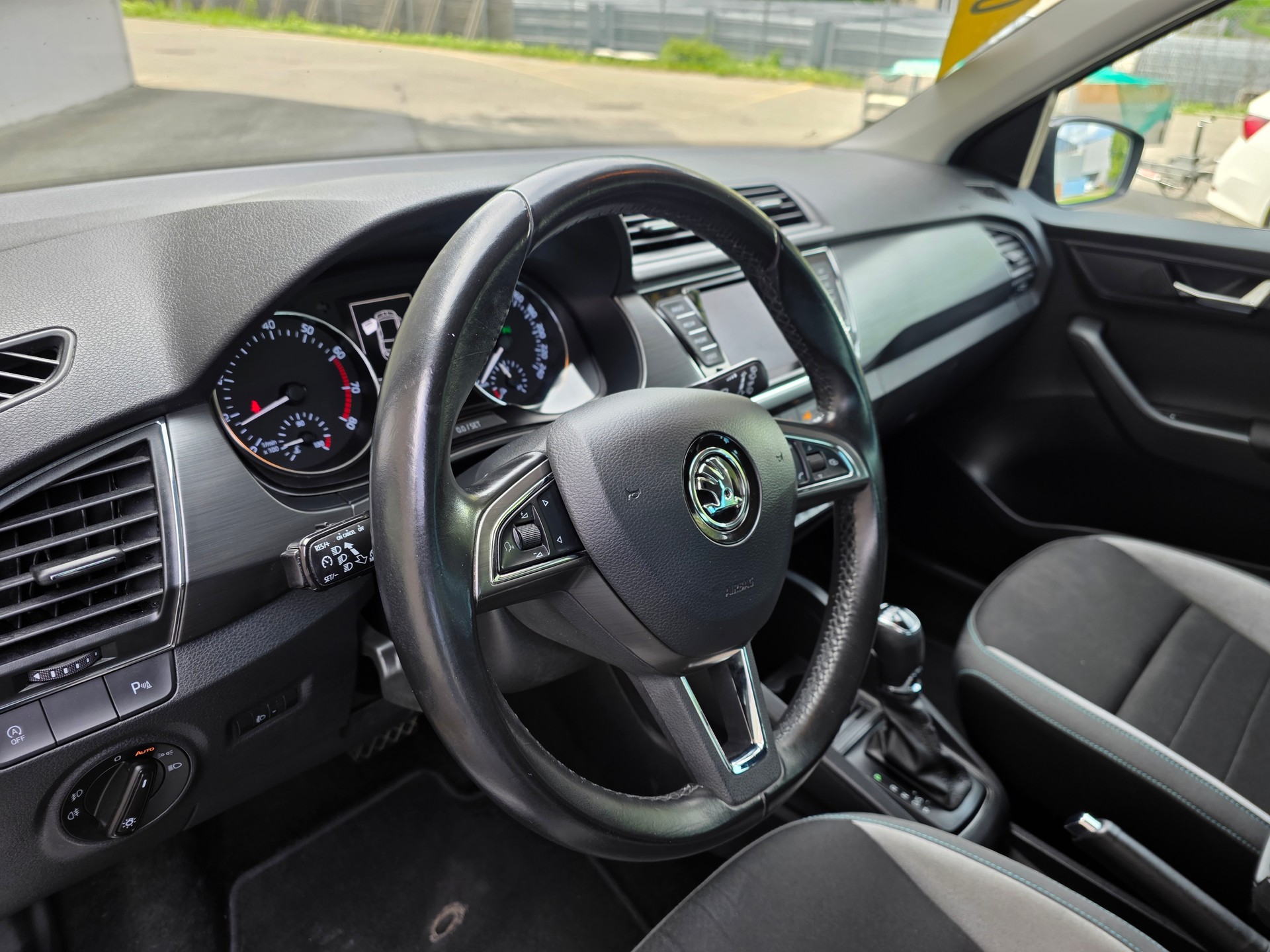 SKODA Fabia 1.2 TSI Swiss Joy DSG-image-15