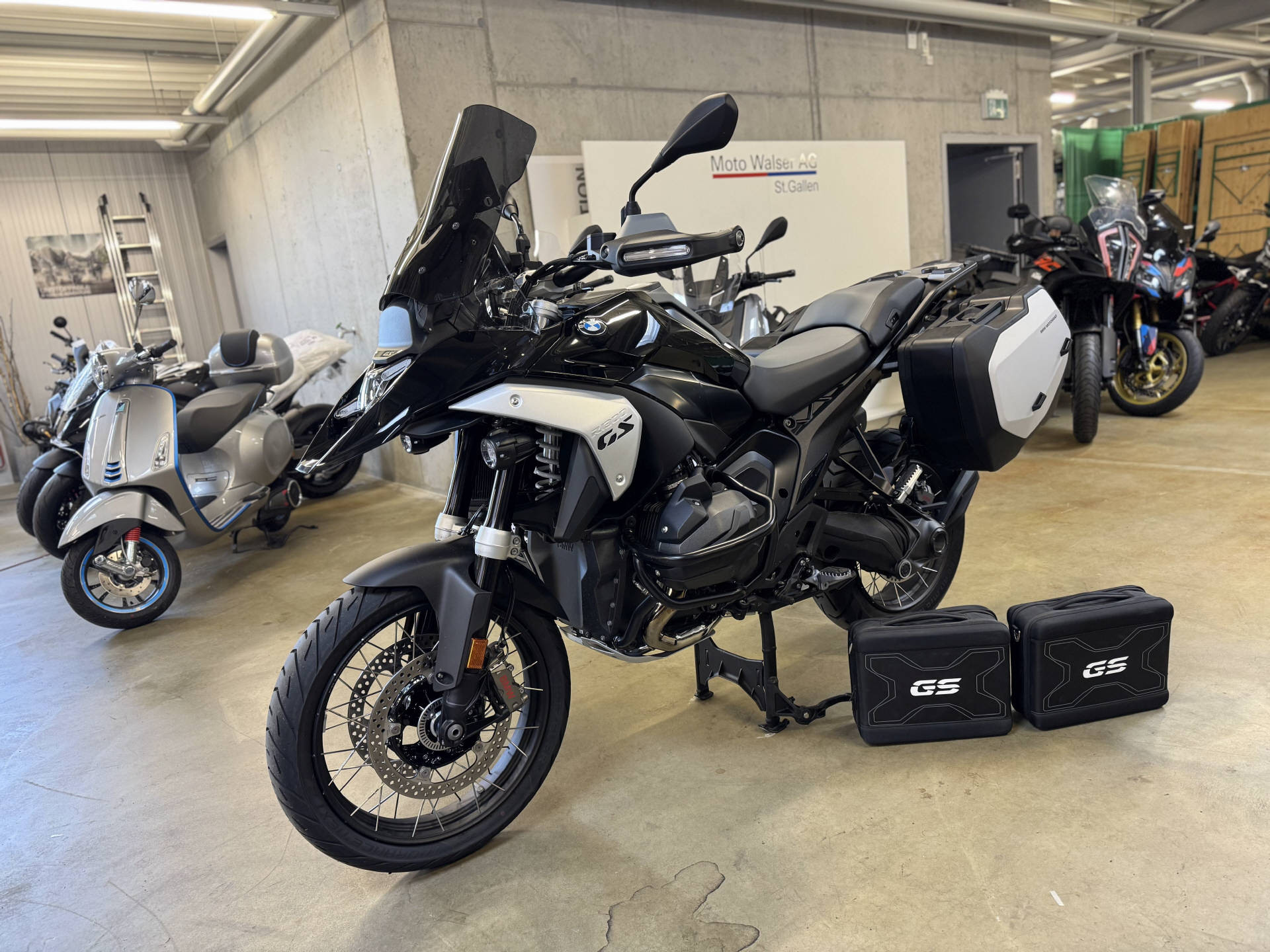 BMW R 1300 GS-image-0