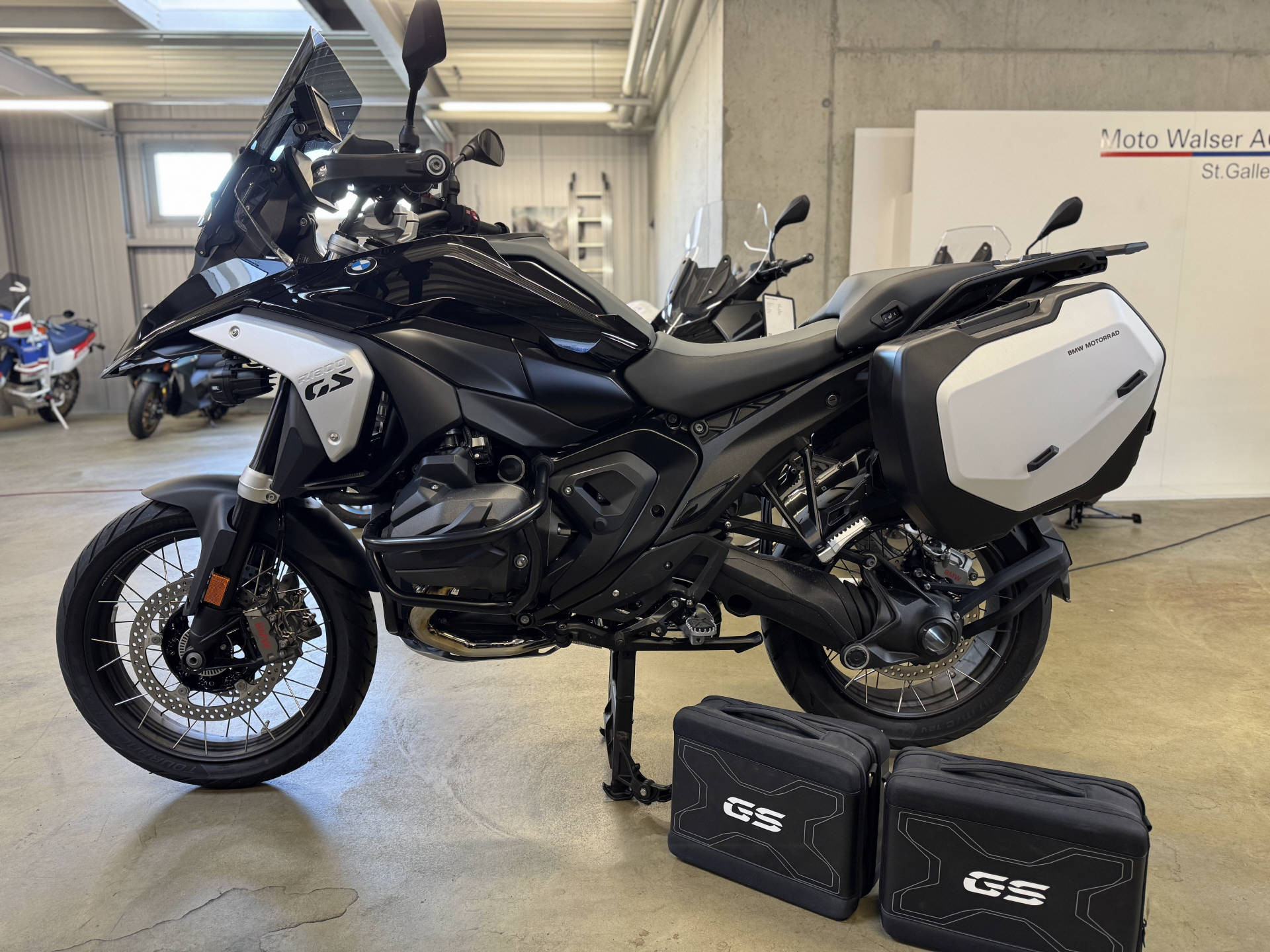BMW R 1300 GS-image-1