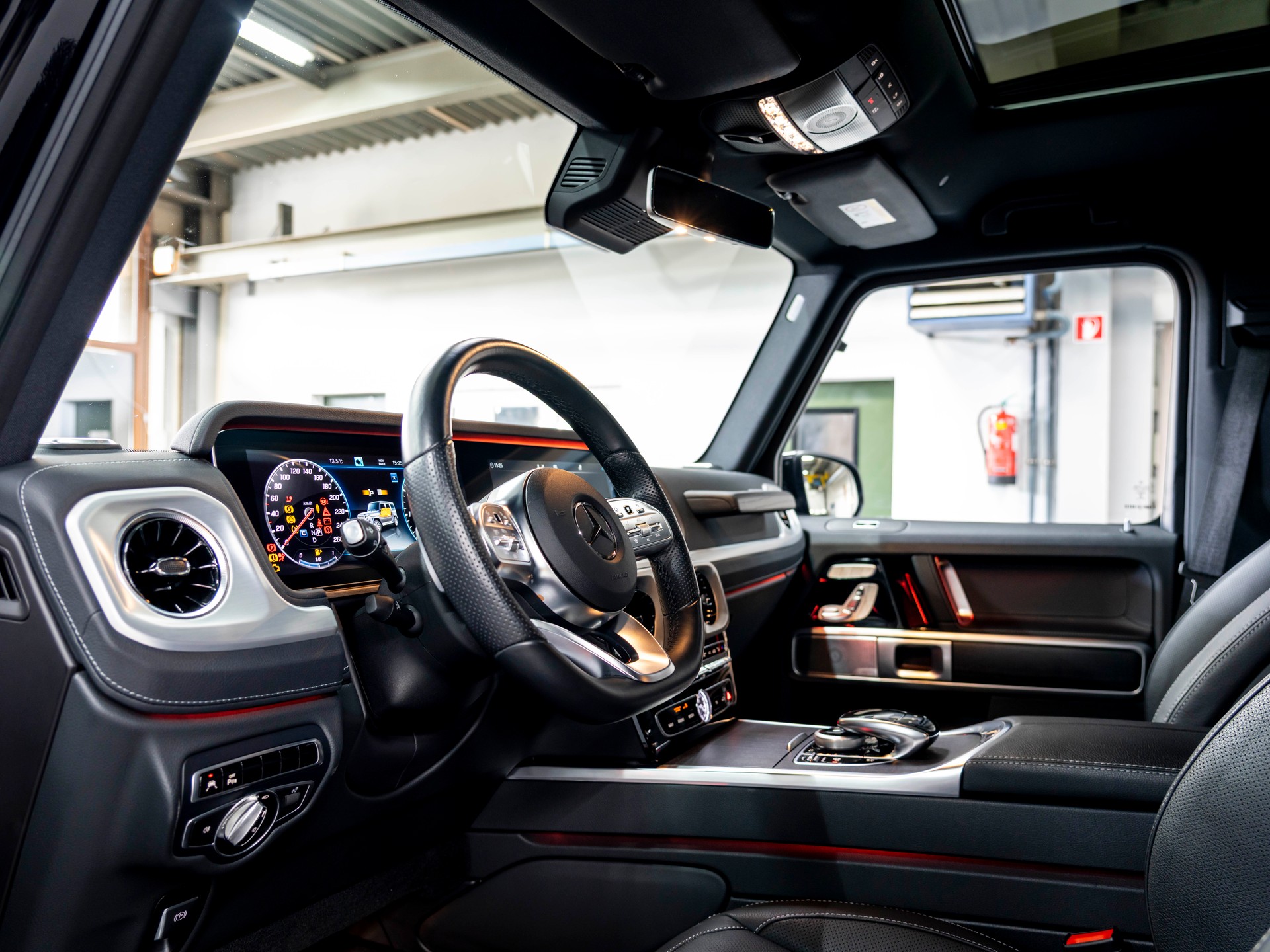 MERCEDES-BENZ G 500 AMG Line 9G-Tronic-image-13