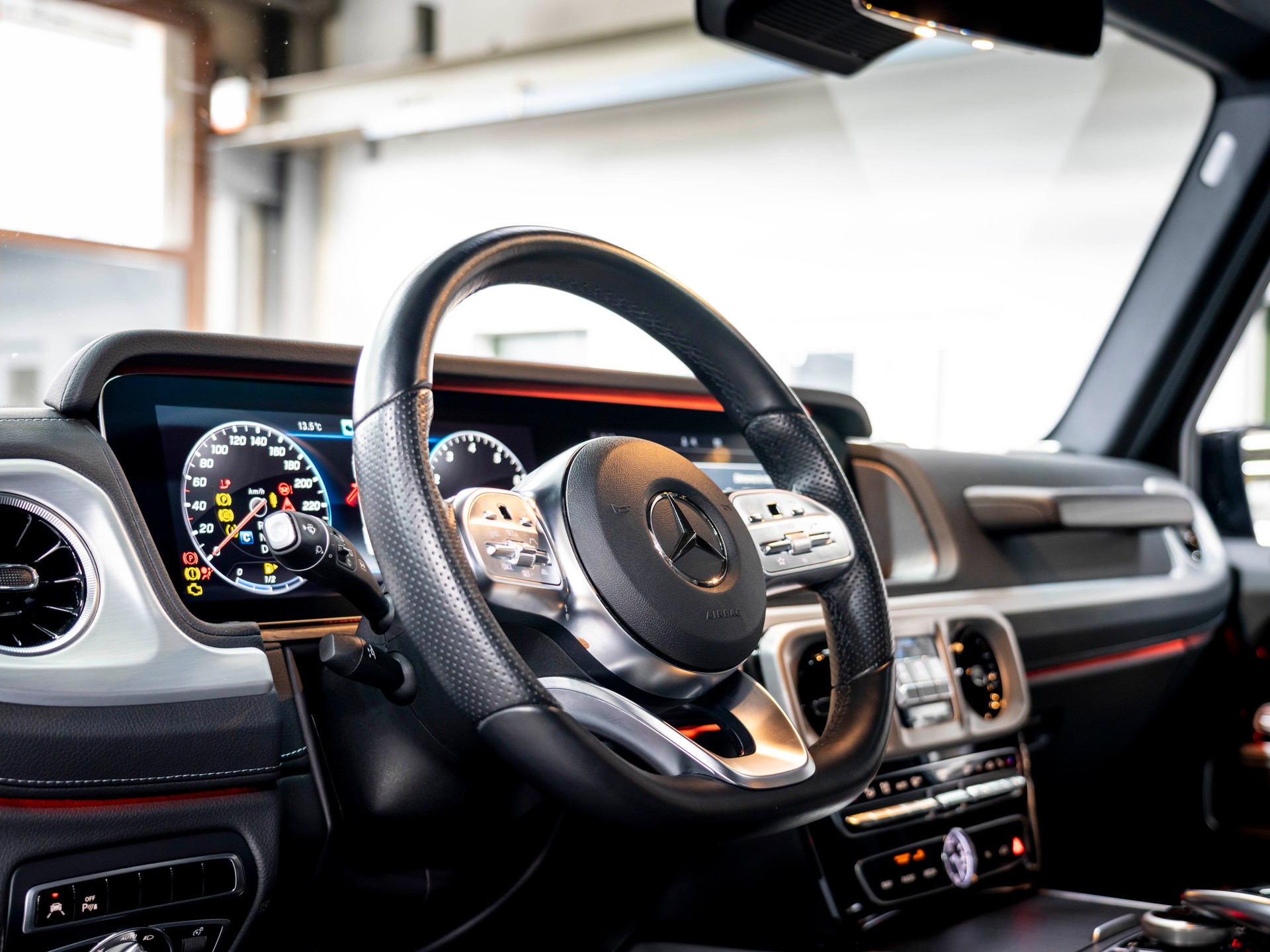 MERCEDES-BENZ G 500 AMG Line 9G-Tronic-image-14