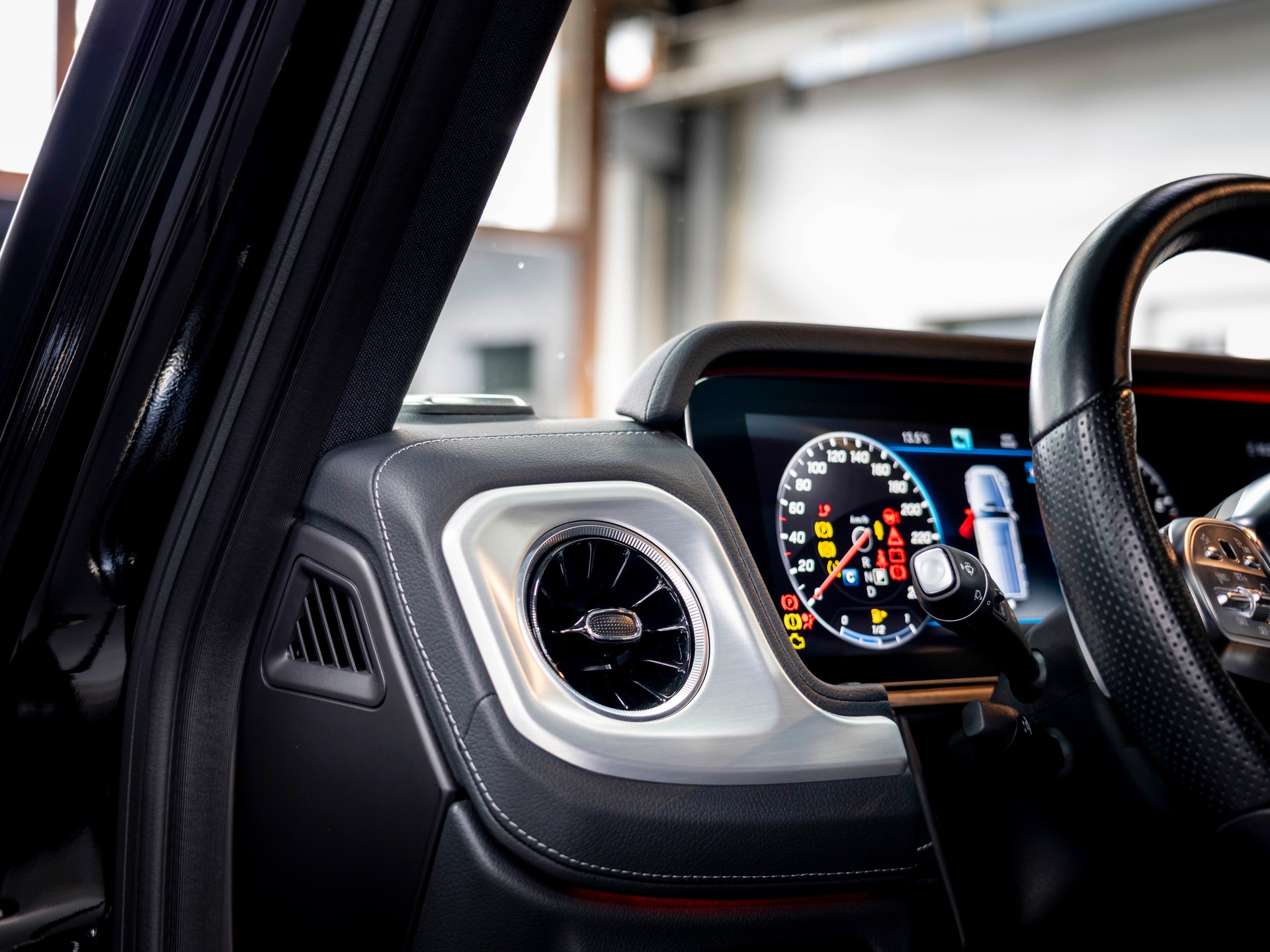 MERCEDES-BENZ G 500 AMG Line 9G-Tronic-image-15
