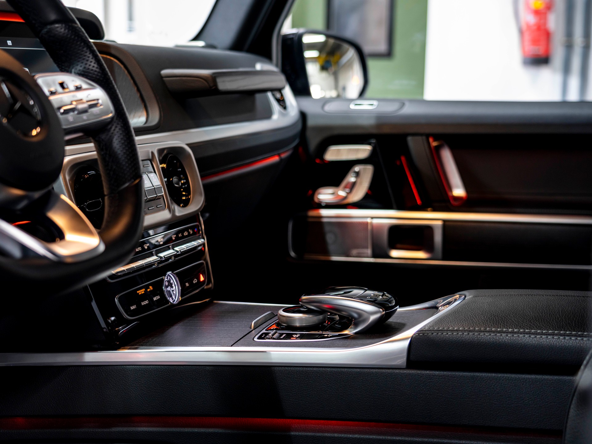 MERCEDES-BENZ G 500 AMG Line 9G-Tronic-image-16