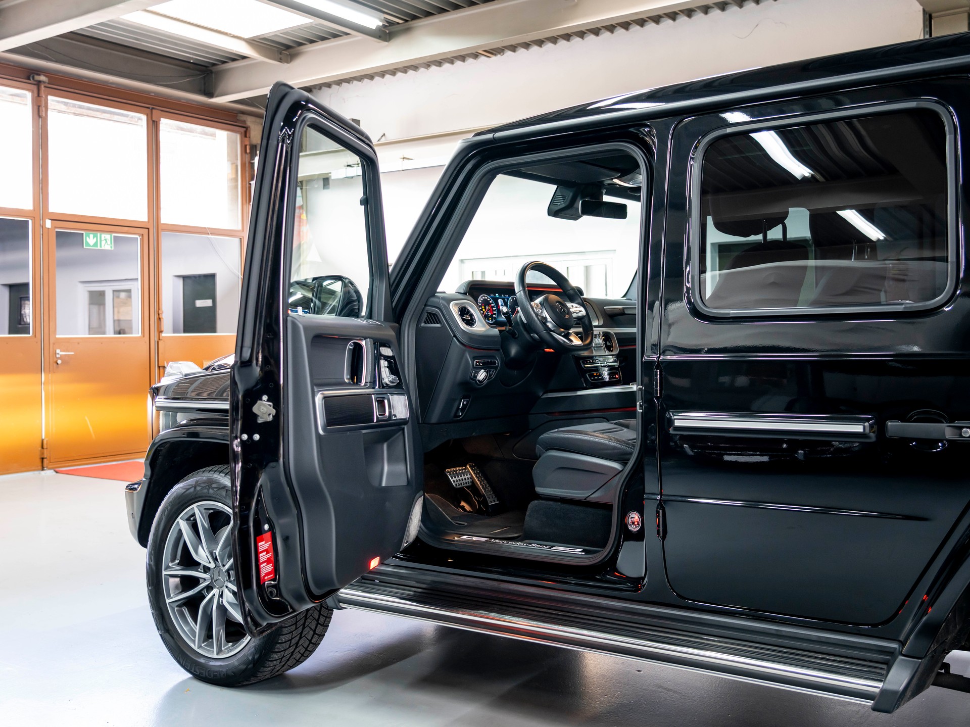 MERCEDES-BENZ G 500 AMG Line 9G-Tronic-image-18