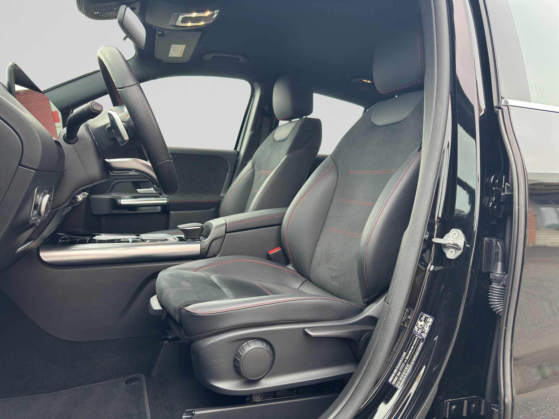 MERCEDES-BENZ GLA 35 AMG 4Matic 8G-Speedshift DCT-image-5
