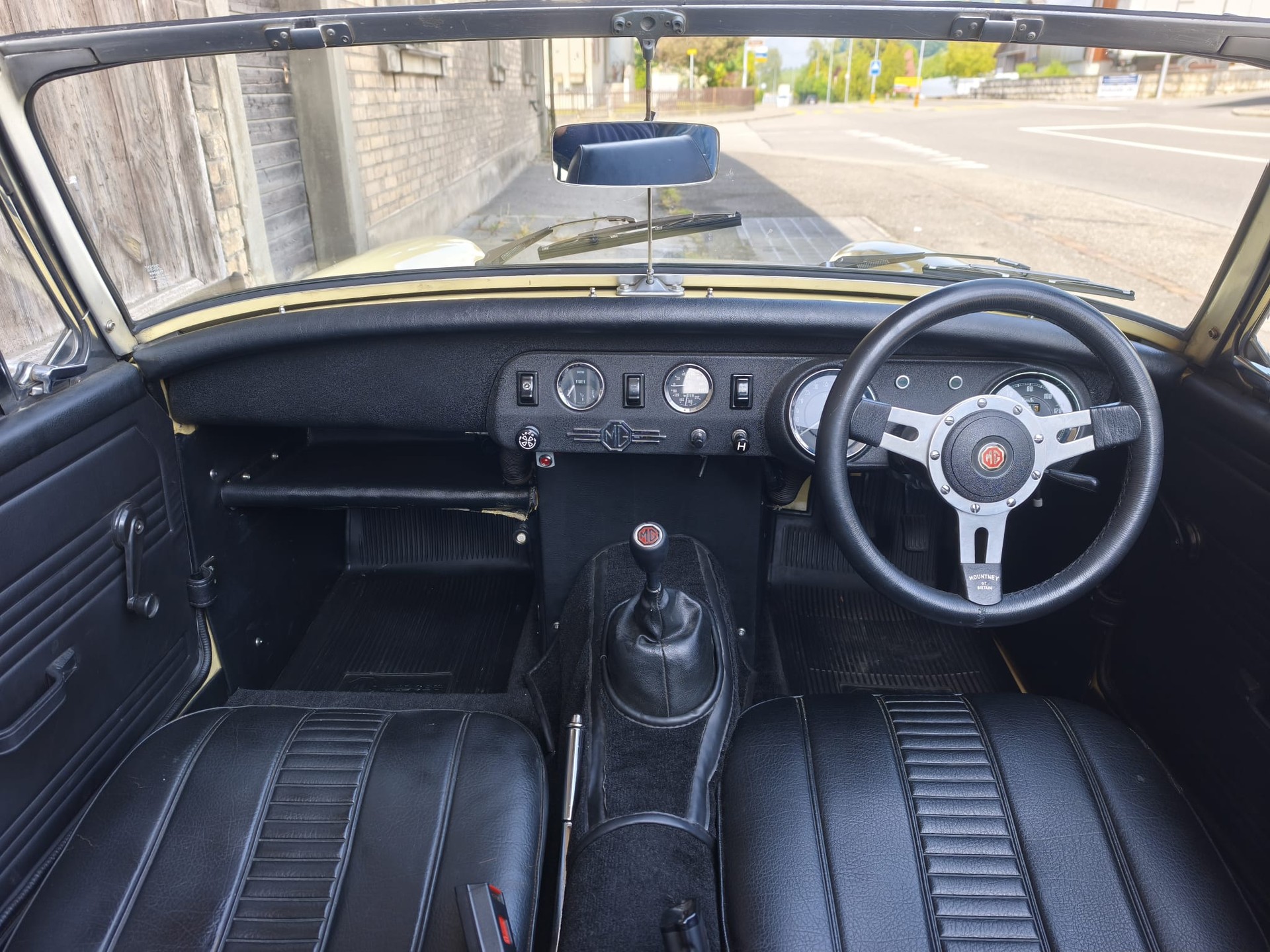 MG Midget MkIII-image-8