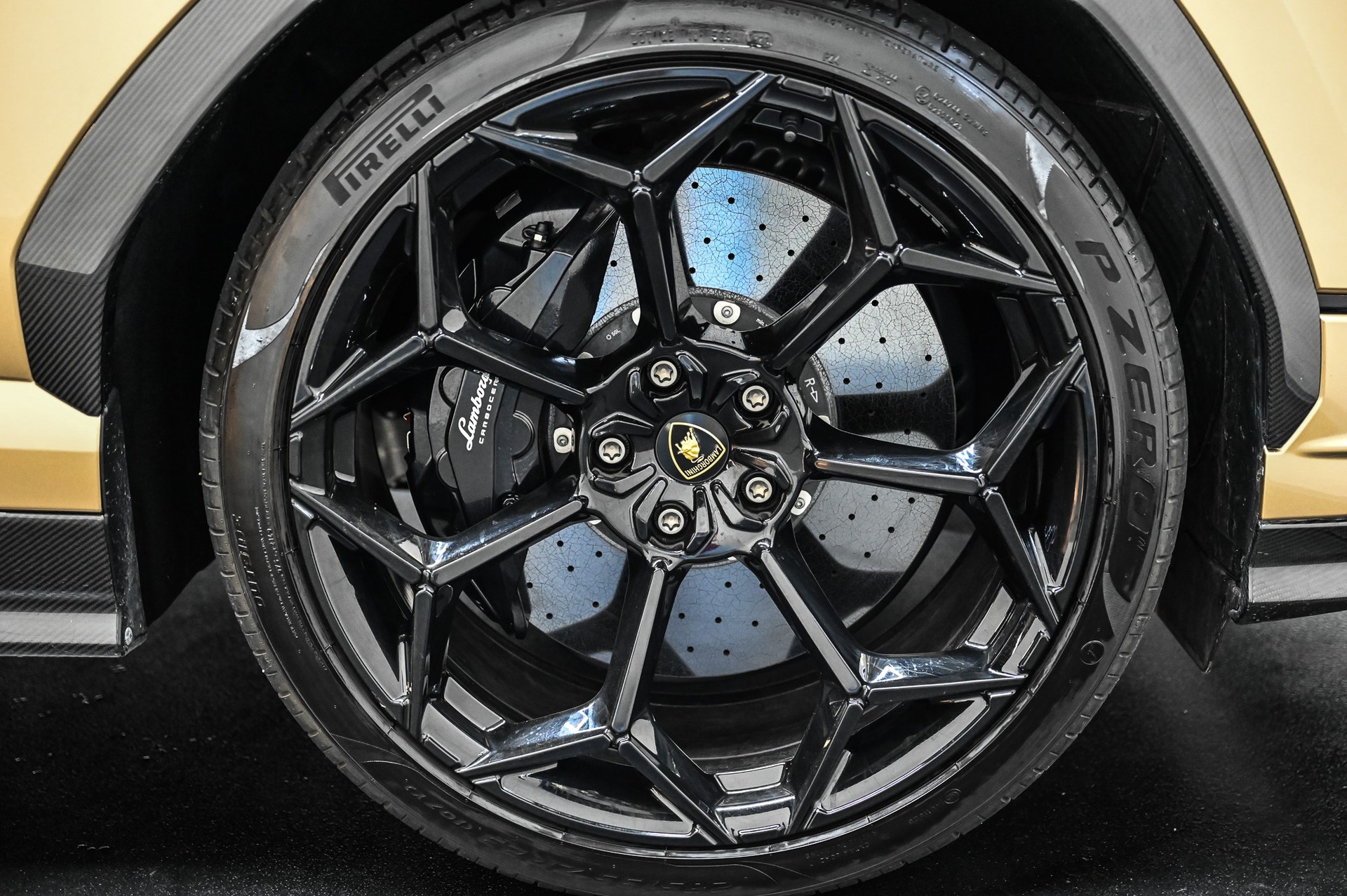 LAMBORGHINI Urus Performante 60 Anniversario 666-image-14