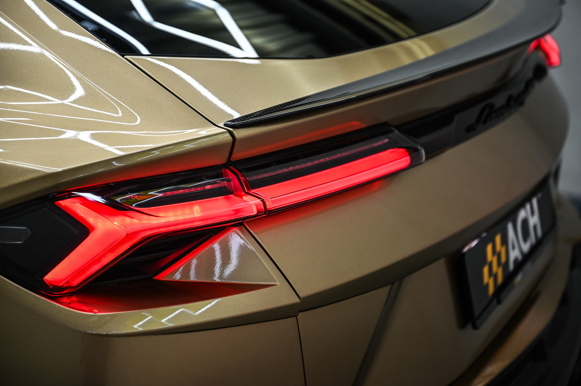 LAMBORGHINI Urus Performante 60 Anniversario 666-image-17