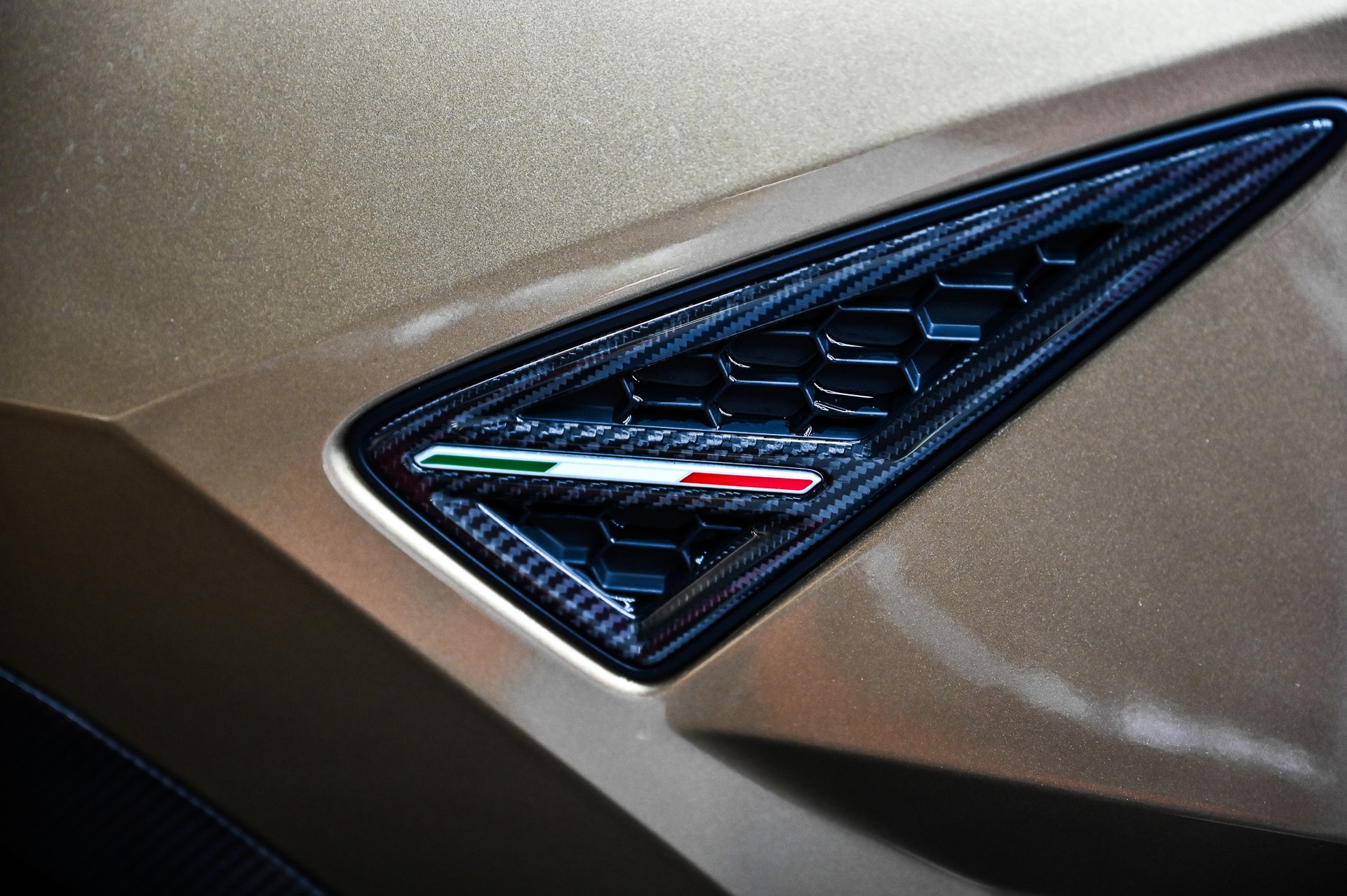 LAMBORGHINI Urus Performante 60 Anniversario 666-image-11