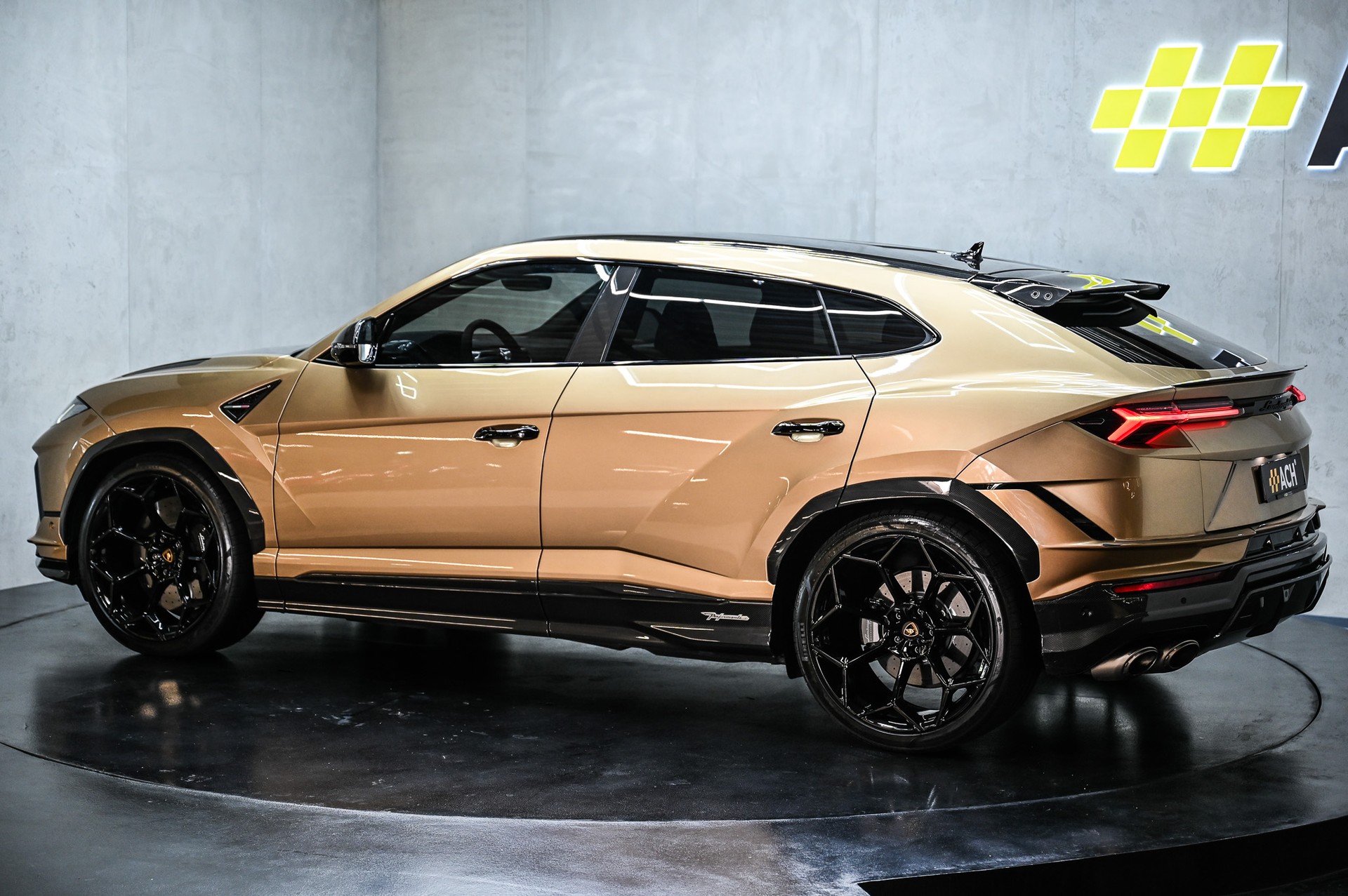 LAMBORGHINI Urus Performante 60 Anniversario 666-image-4