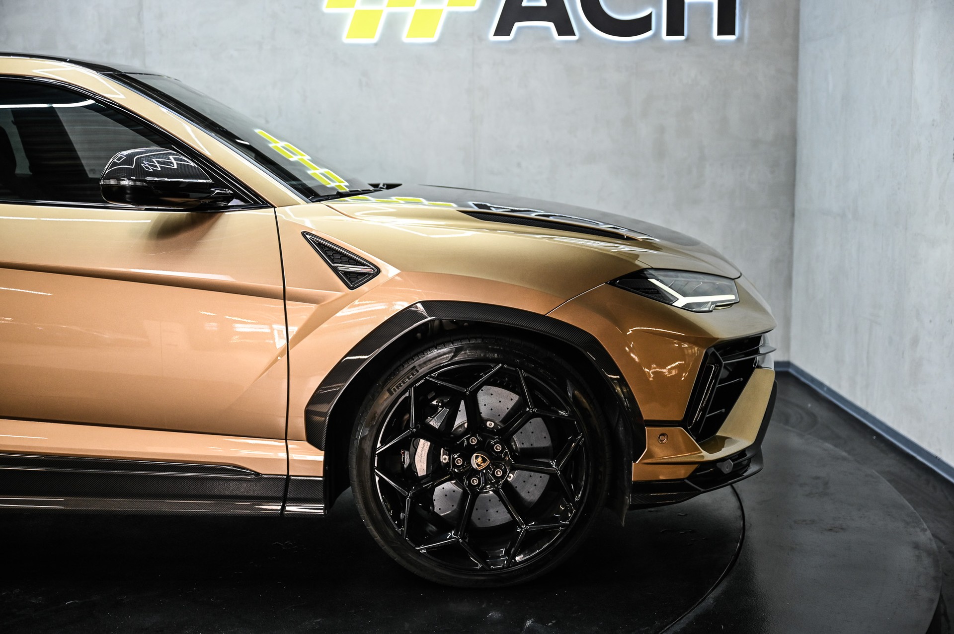 LAMBORGHINI Urus Performante 60 Anniversario 666-image-12