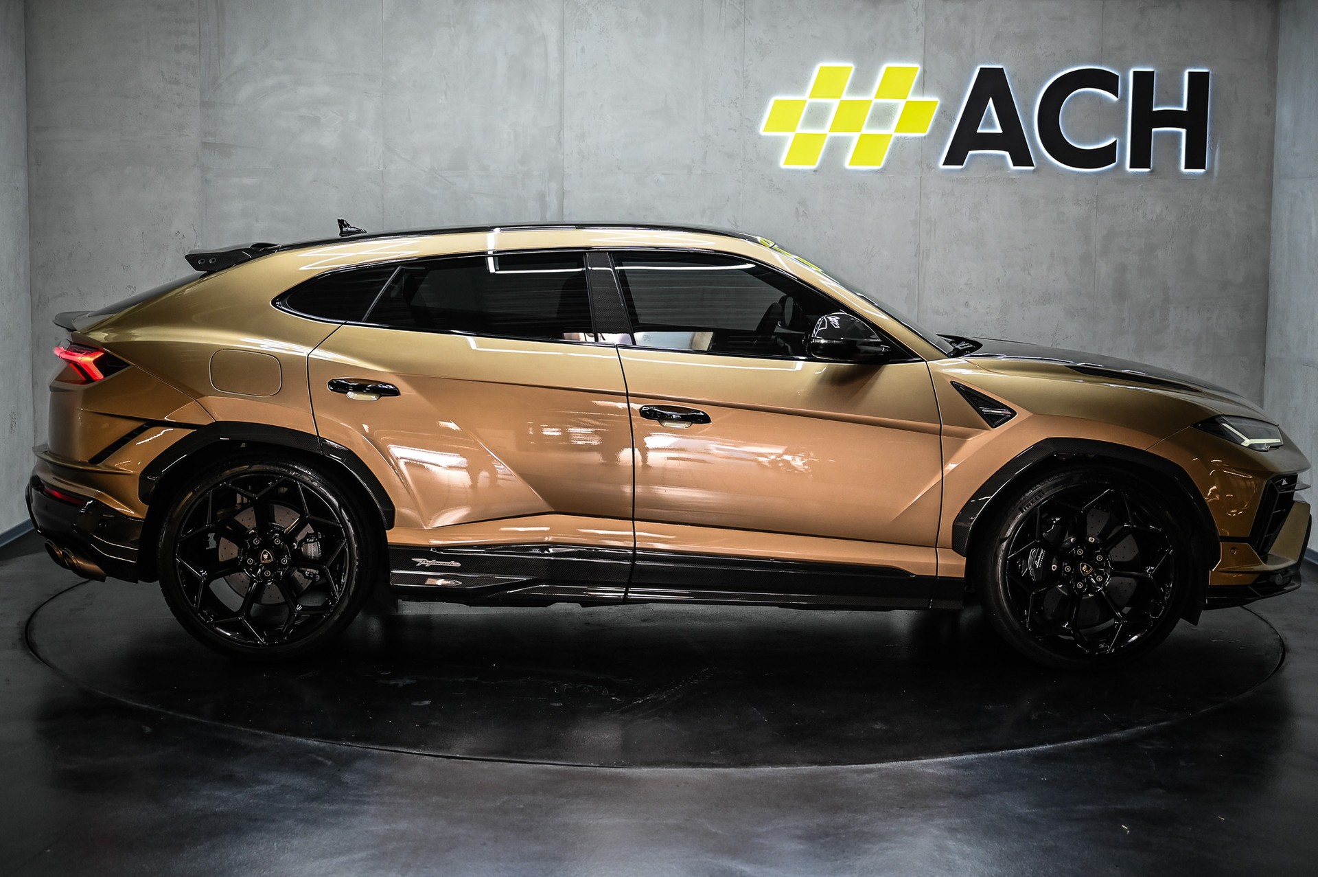 LAMBORGHINI Urus Performante 60 Anniversario 666-image-9