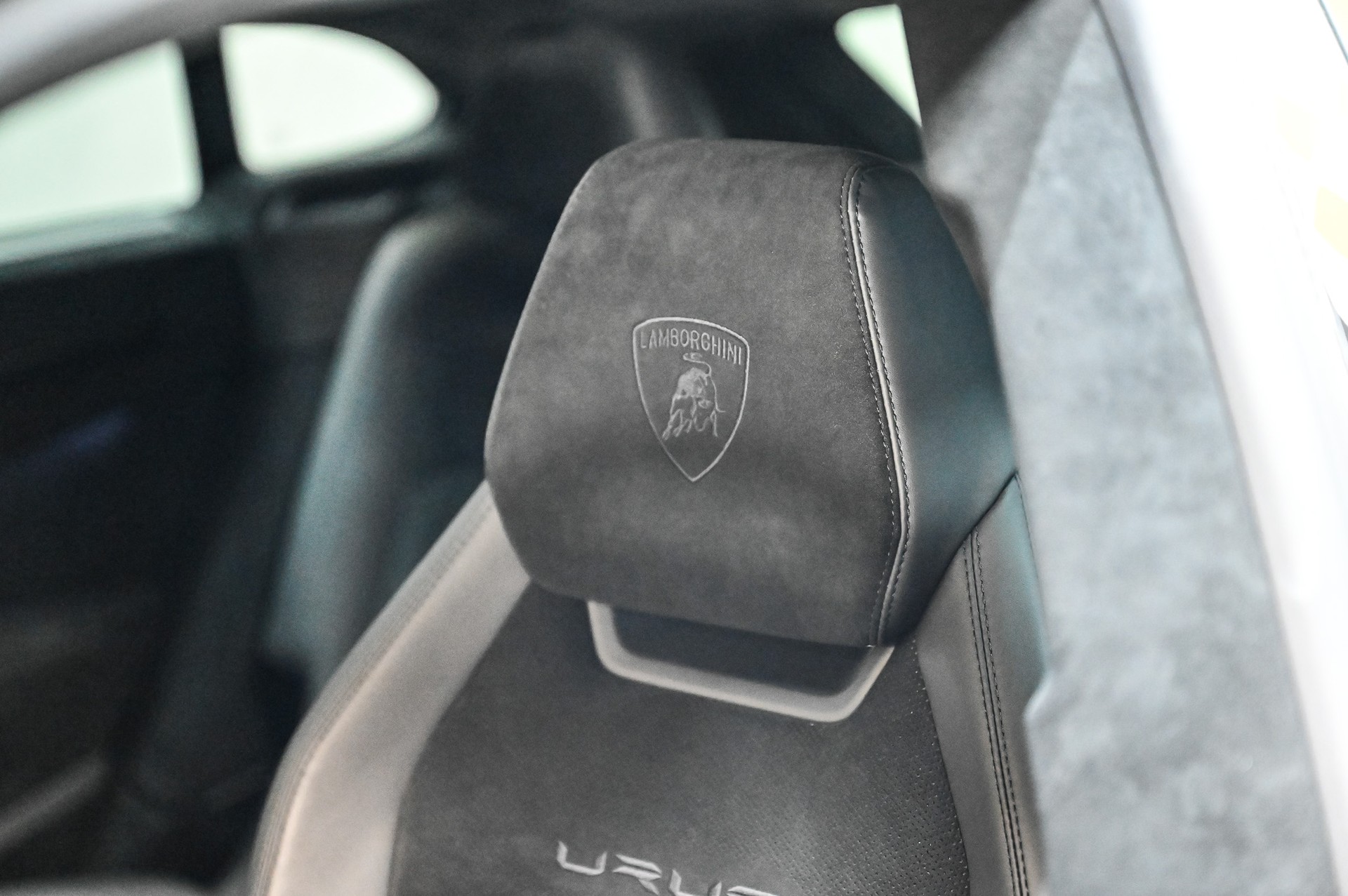 LAMBORGHINI Urus Performante 60 Anniversario 666-image-37